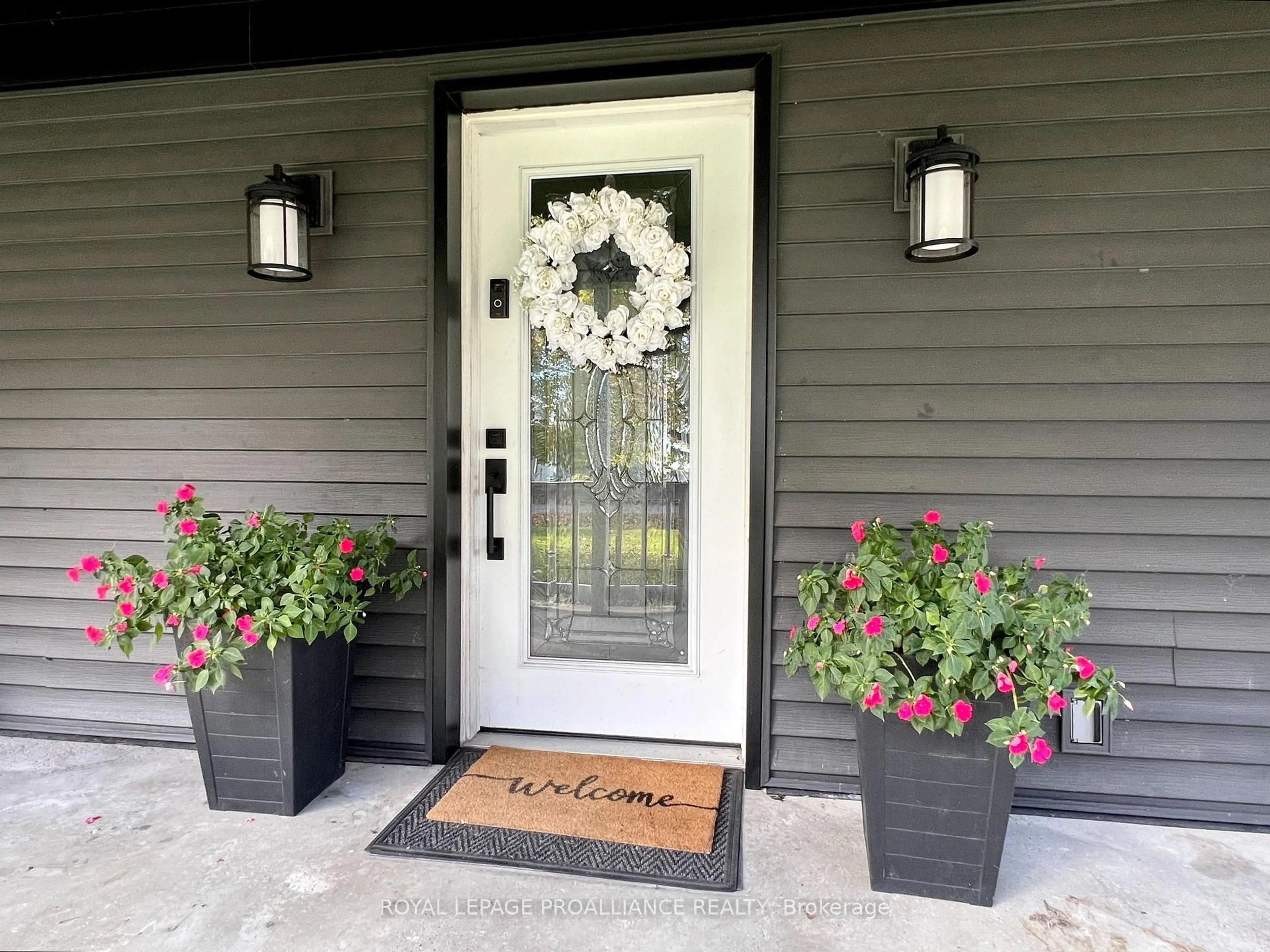 Indoor entryway for 41 Sills Rd, Stirling Ontario K0K 3E0