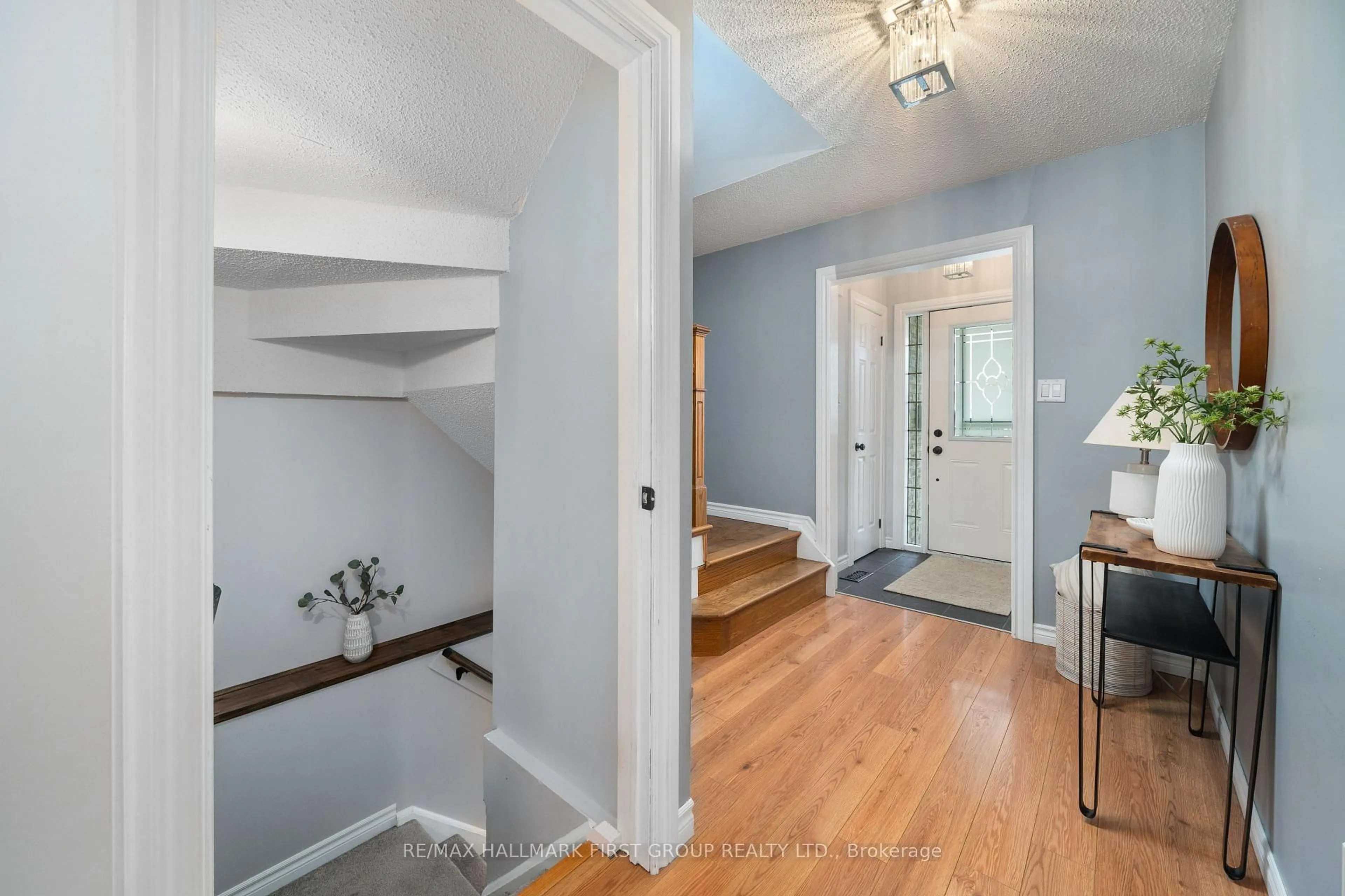 Indoor entryway for 18 Curtis Crt, Port Hope Ontario L1A 4H5