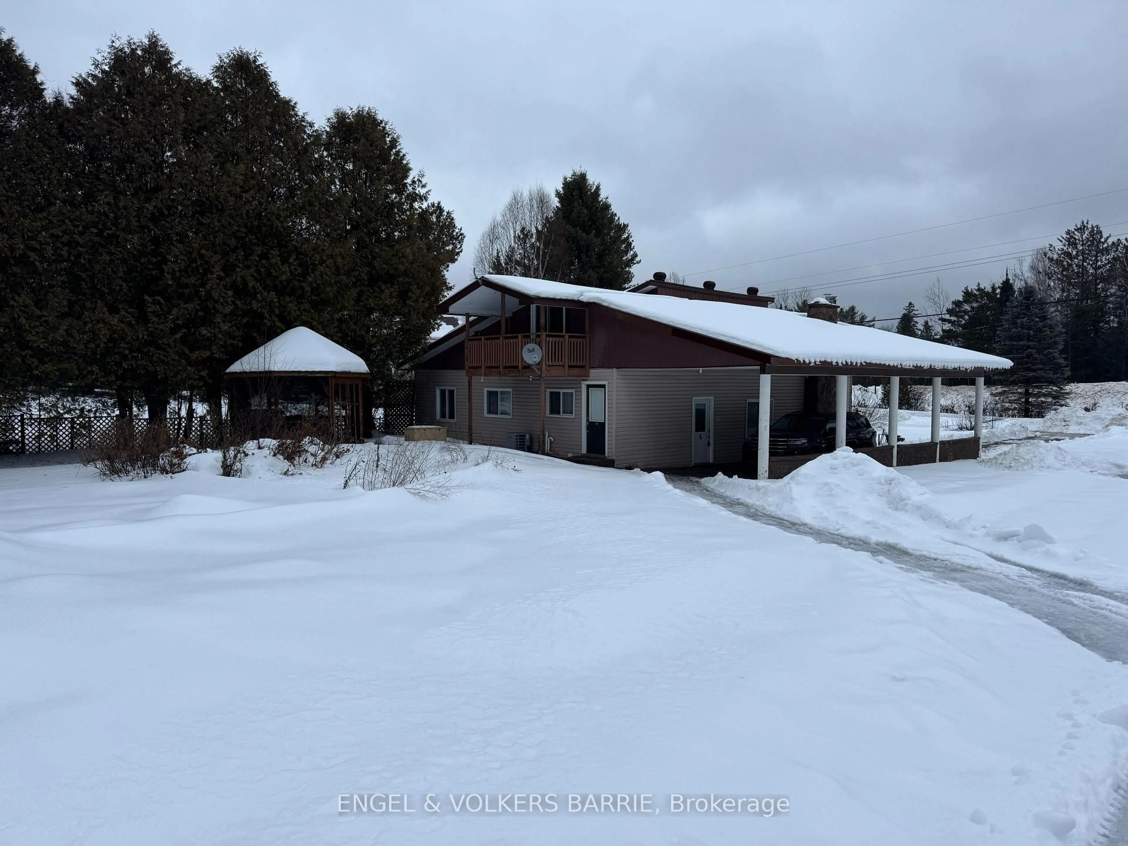 A pic from outside/outdoor area/front of a property/back of a property/a pic from drone, unknown for 1007 Dewey St, Highlands East Ontario K0M 1R0