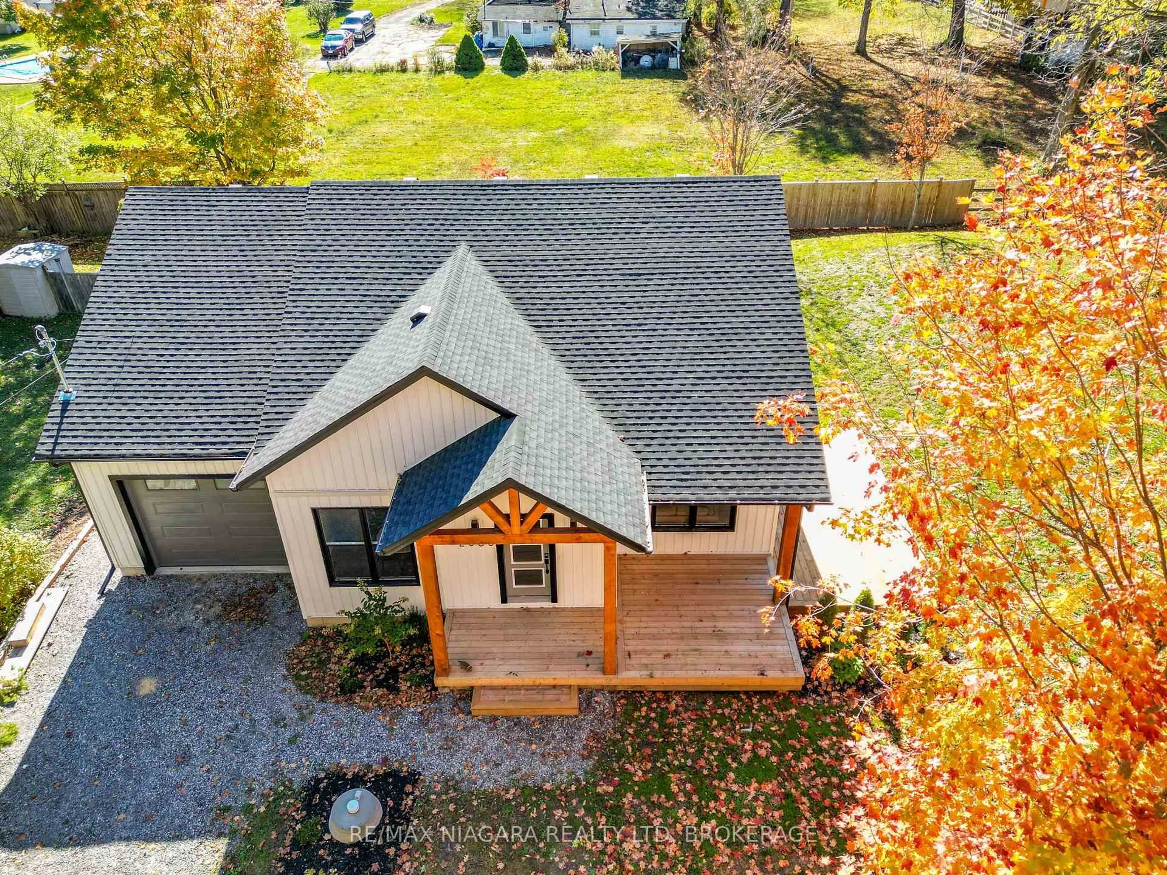 A pic from outside/outdoor area/front of a property/back of a property/a pic from drone, unknown for 2365 Cross St, Fort Erie Ontario L0S 1N0