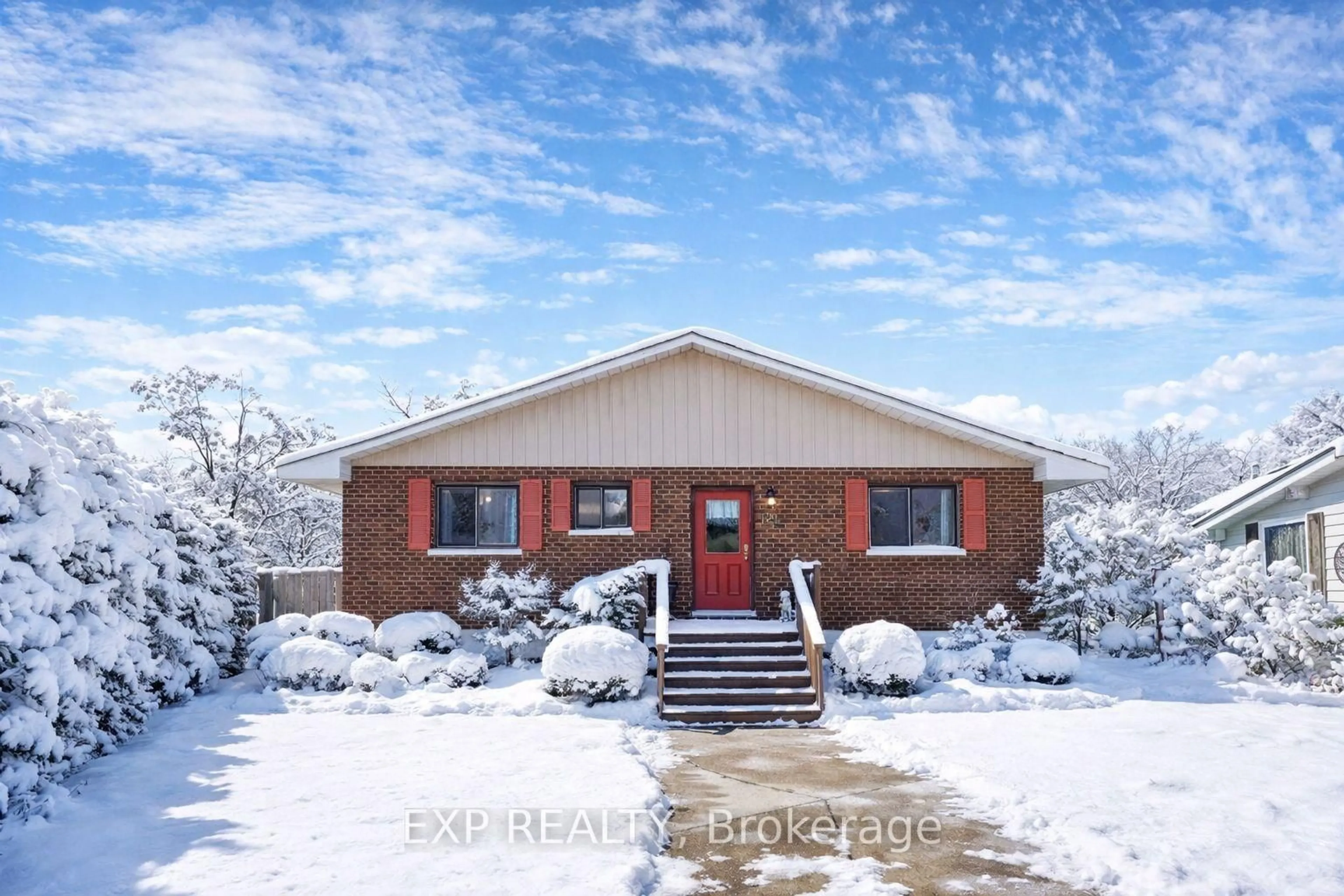 Home with brick exterior material, unknown for 121 Queen St, Kawartha Lakes Ontario K0M 1N0