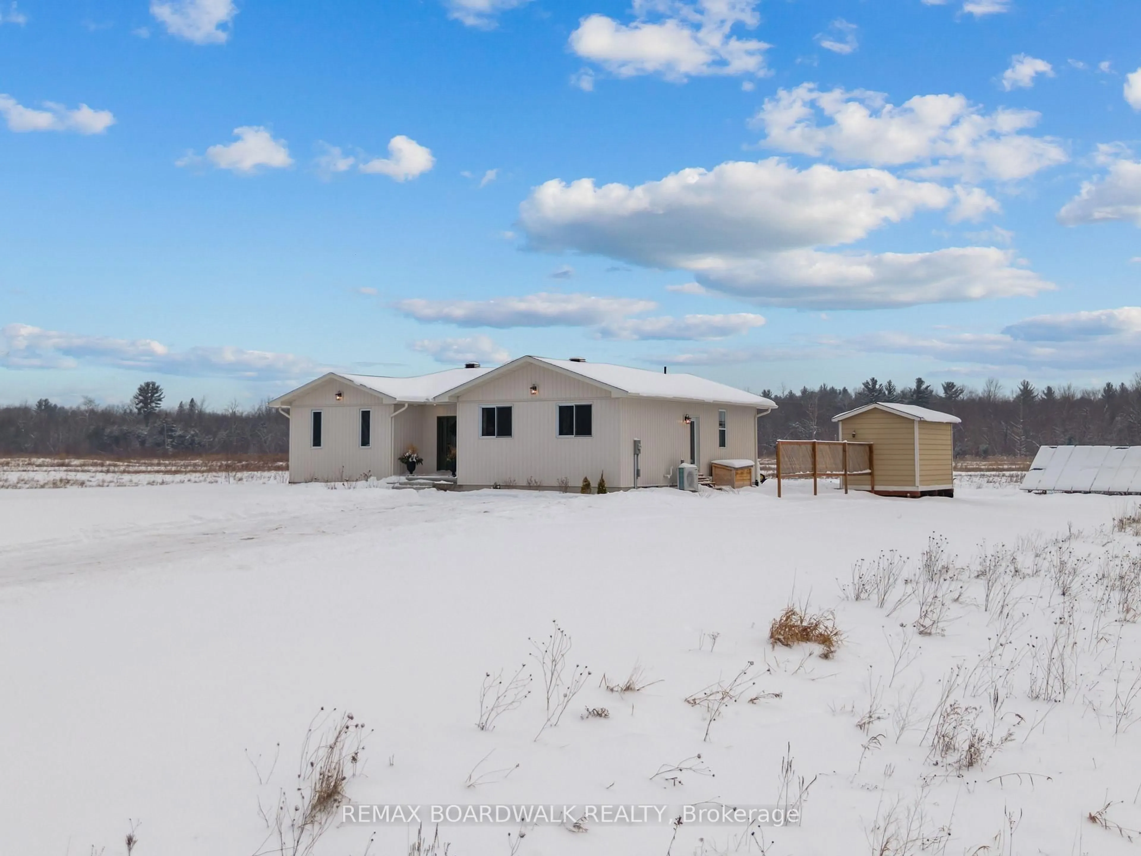 A pic from outside/outdoor area/front of a property/back of a property/a pic from drone, building for 1606 Pittston Rd, Edwardsburgh/Cardinal Ontario K0E 1X0