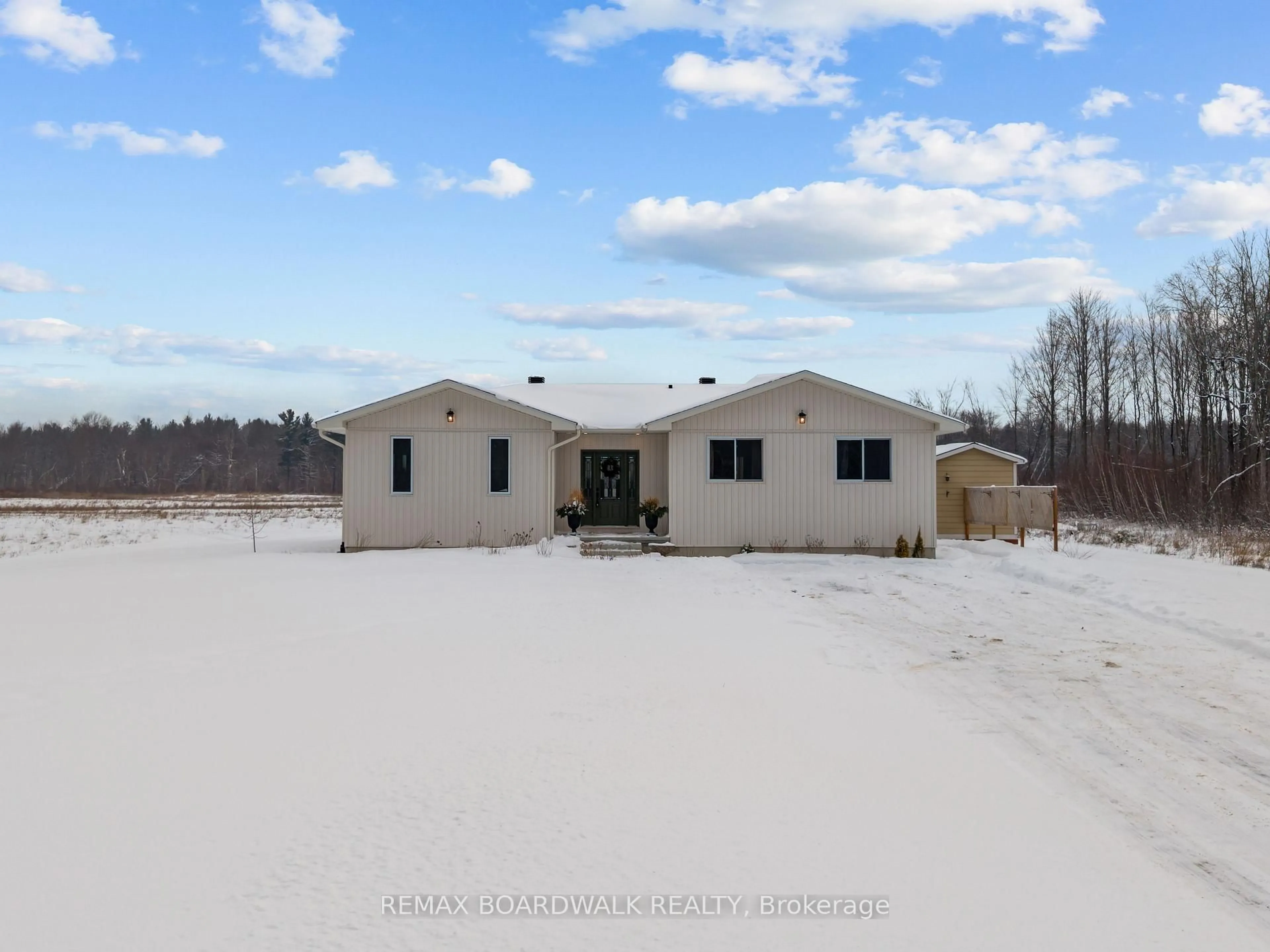 A pic from outside/outdoor area/front of a property/back of a property/a pic from drone, water/lake/river/ocean view for 1606 Pittston Rd, Edwardsburgh/Cardinal Ontario K0E 1X0