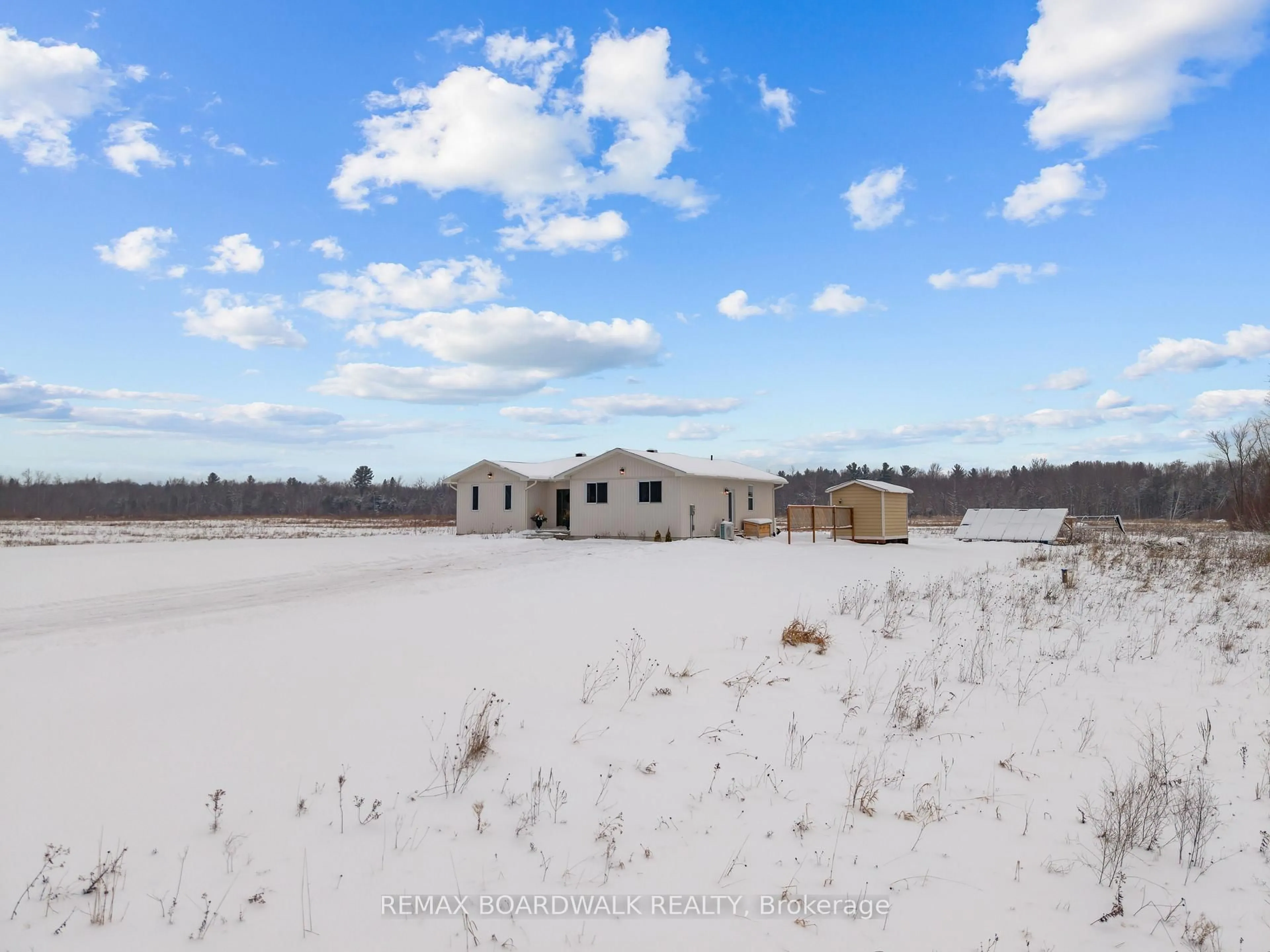 A pic from outside/outdoor area/front of a property/back of a property/a pic from drone, water/lake/river/ocean view for 1606 Pittston Rd, Edwardsburgh/Cardinal Ontario K0E 1X0