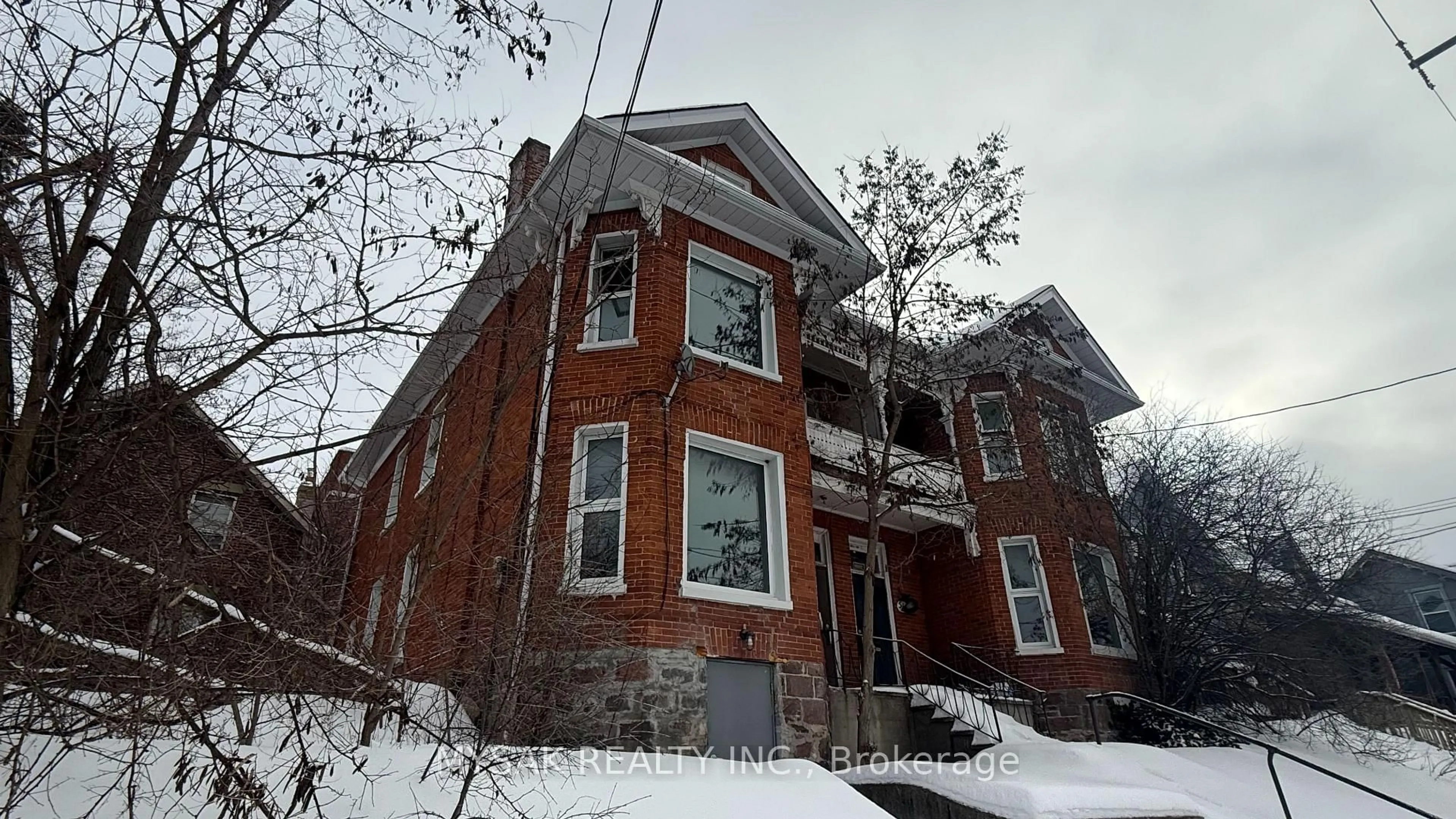 Home with brick exterior material, building for 514-516 Aylmer St, Peterborough Ontario K9H 3W5