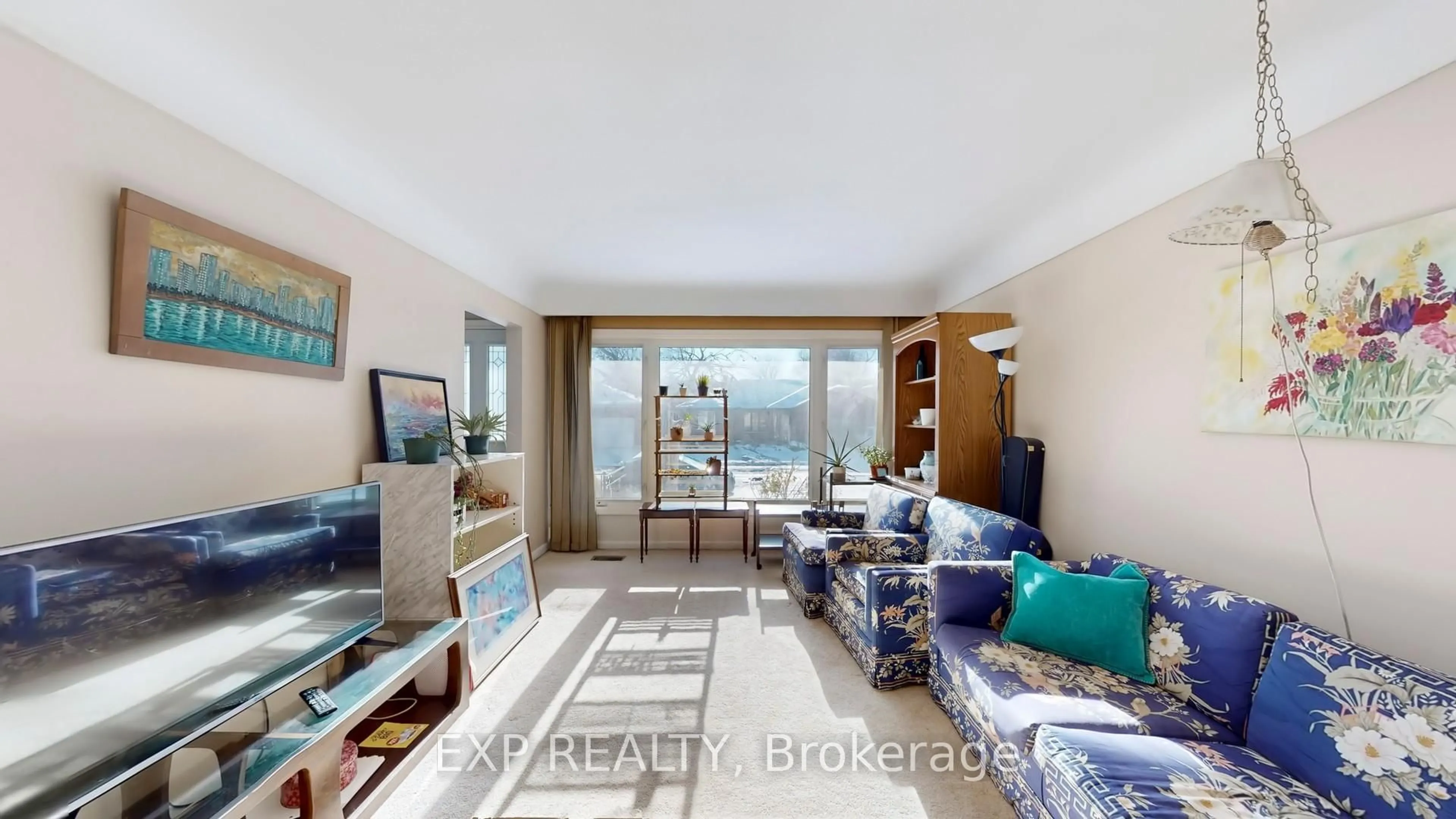 Living room with furniture, unknown for 26 Ramsey Cres, Hamilton Ontario L8S 2N2