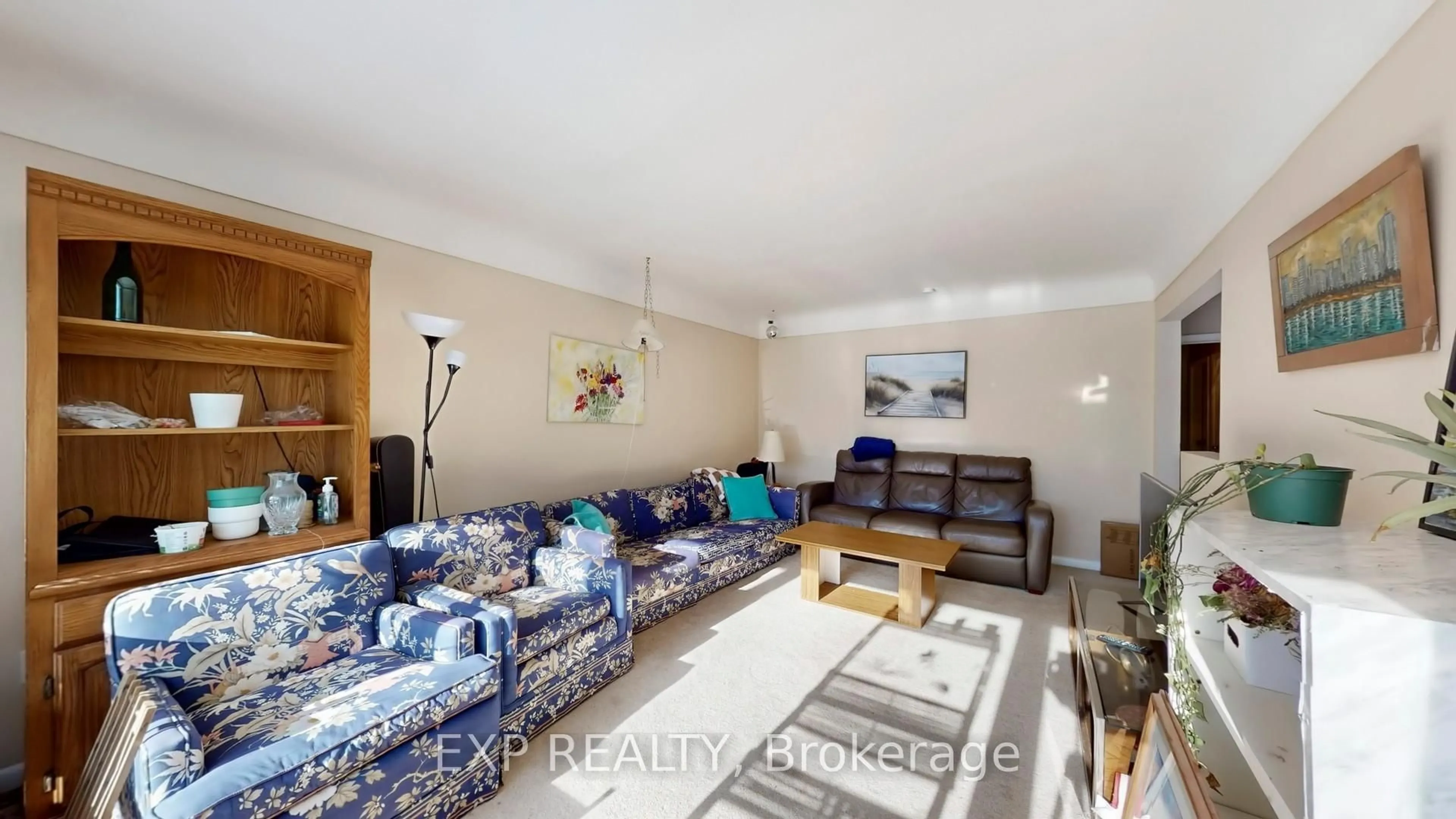 Living room with furniture, unknown for 26 Ramsey Cres, Hamilton Ontario L8S 2N2