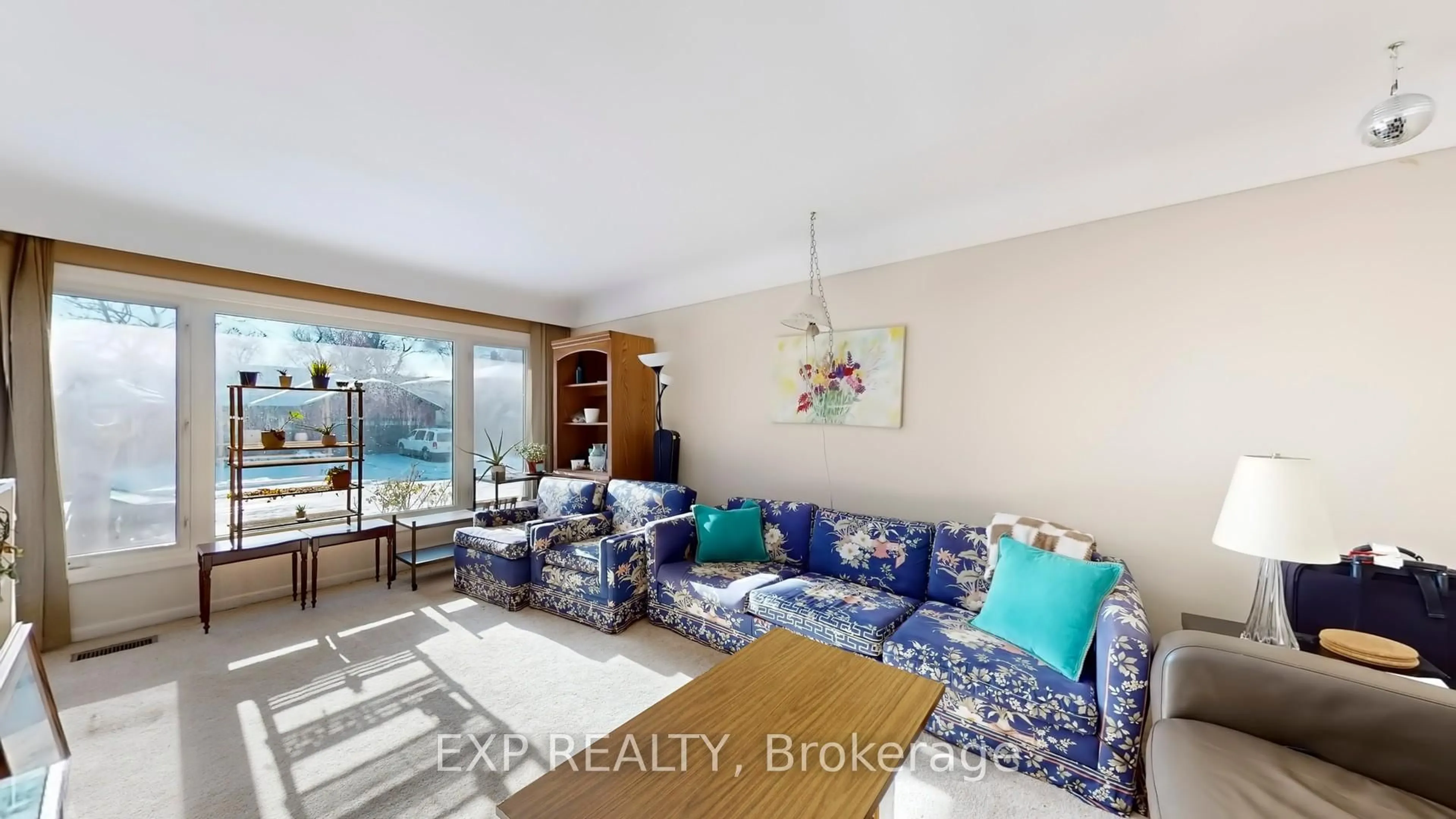 Living room with furniture, unknown for 26 Ramsey Cres, Hamilton Ontario L8S 2N2