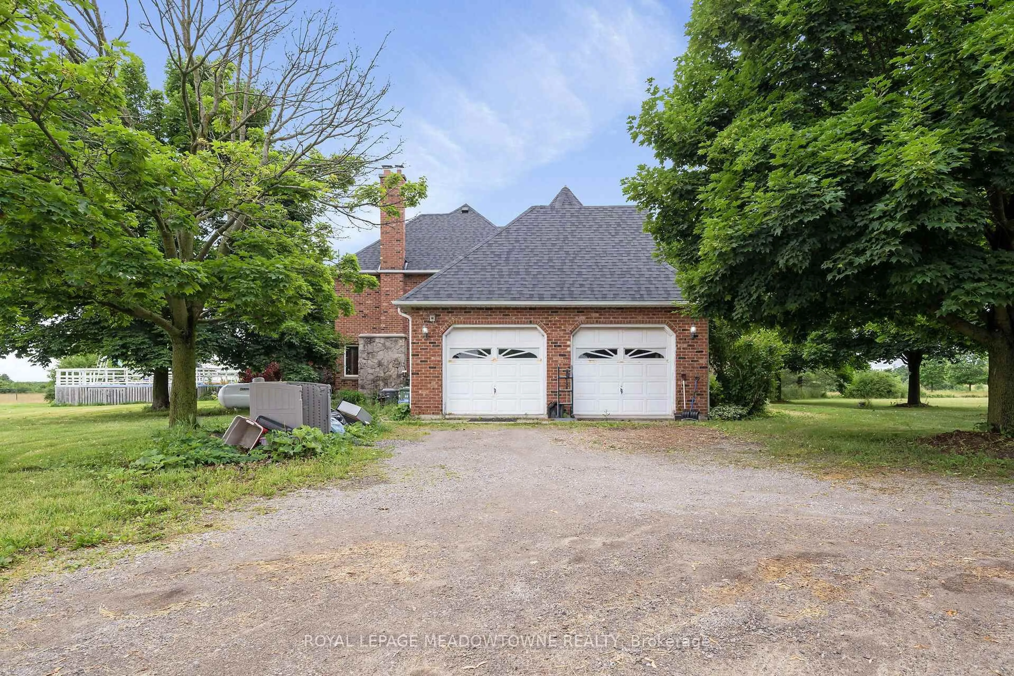 A pic from outside/outdoor area/front of a property/back of a property/a pic from drone, street for 692 5 Concession, Hamilton Ontario L9H 5E2