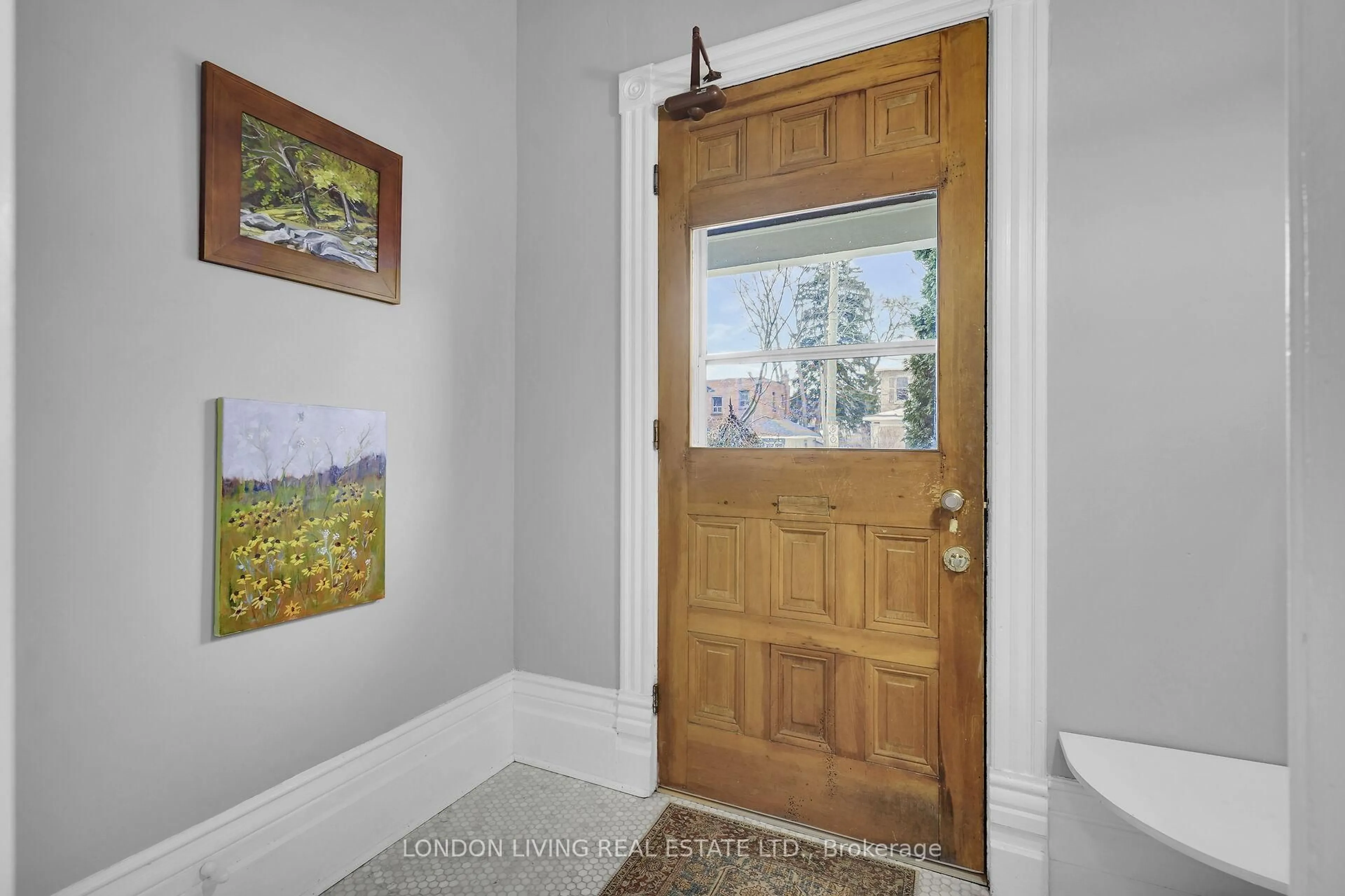 Indoor entryway for 9 Marley Pl, London South Ontario N6C 3S9