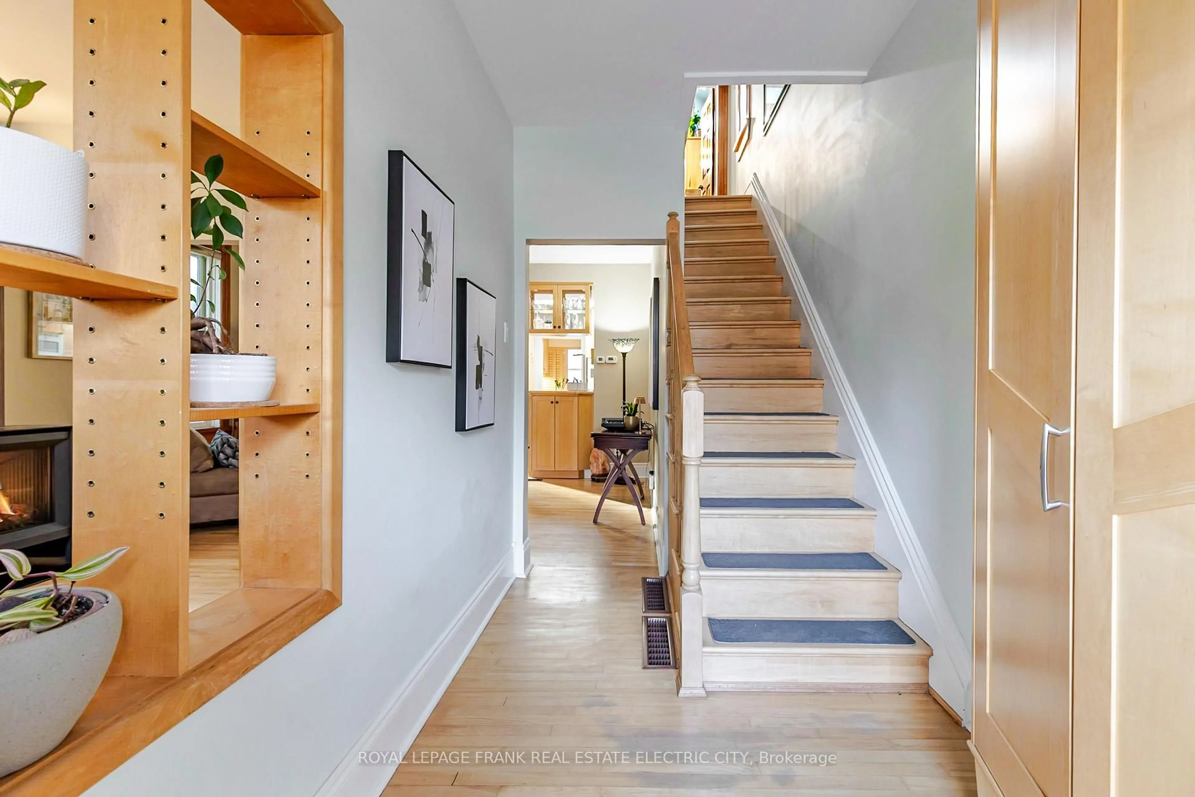 Unknown for 693 Water St, Peterborough Ontario K9H 3N4