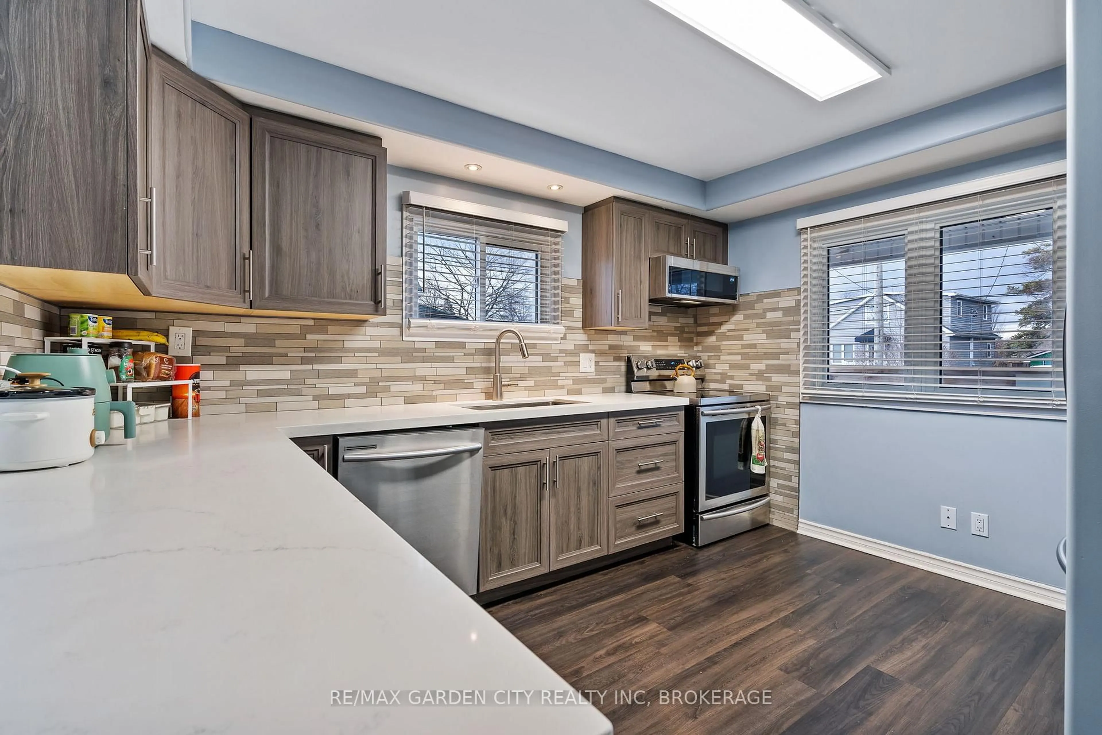 Open concept kitchen, unknown for 291 ALBERTA St, Welland Ontario L3B 2W1