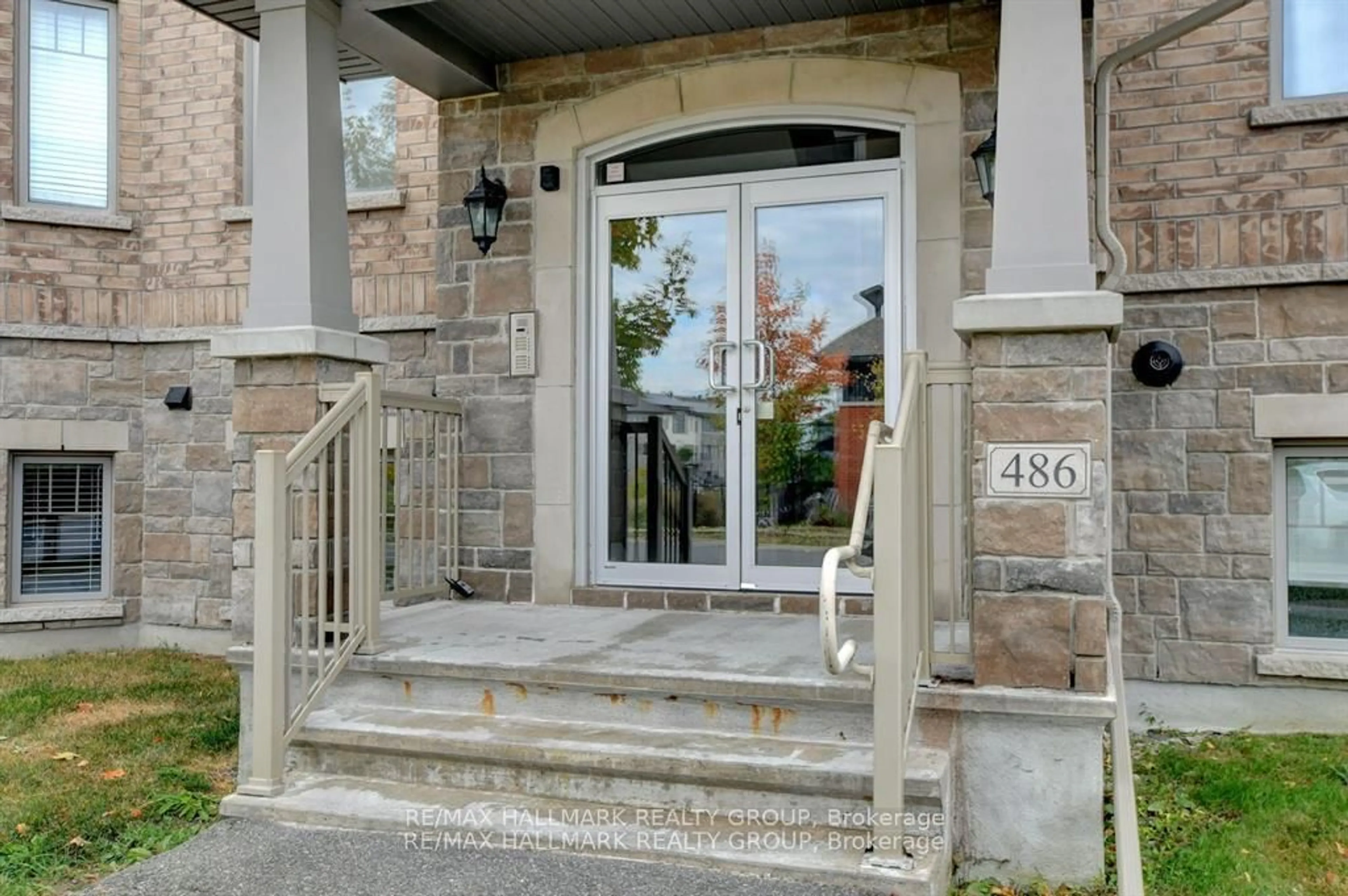 Indoor entryway for 486 Via Verona Ave #1, Ottawa Ontario K2J 6B3