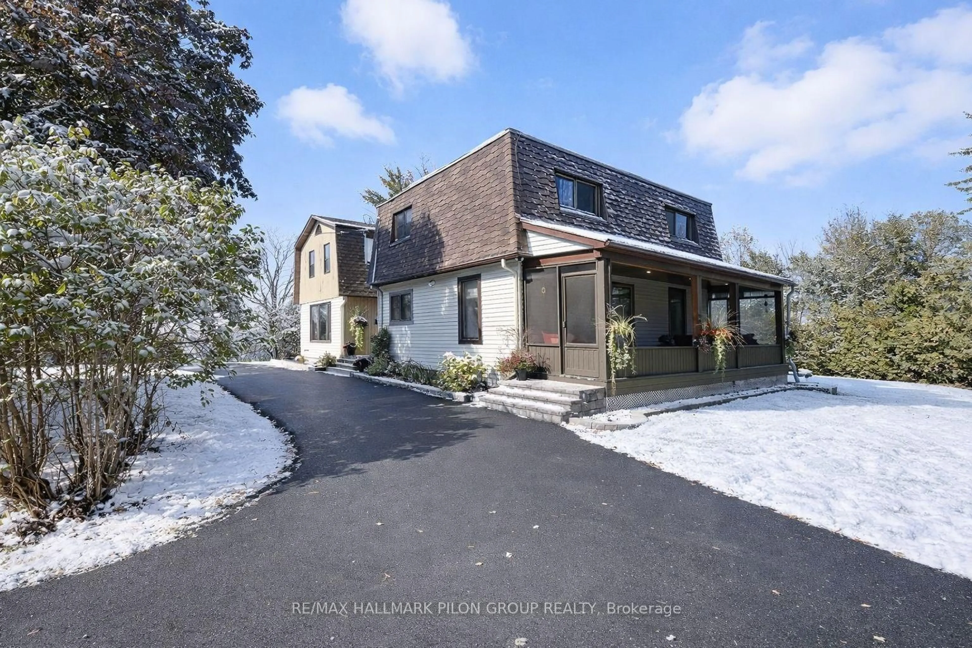 A pic from outside/outdoor area/front of a property/back of a property/a pic from drone, street for 3172 8th Line Rd, Metcalfe Ontario K0A 2P0