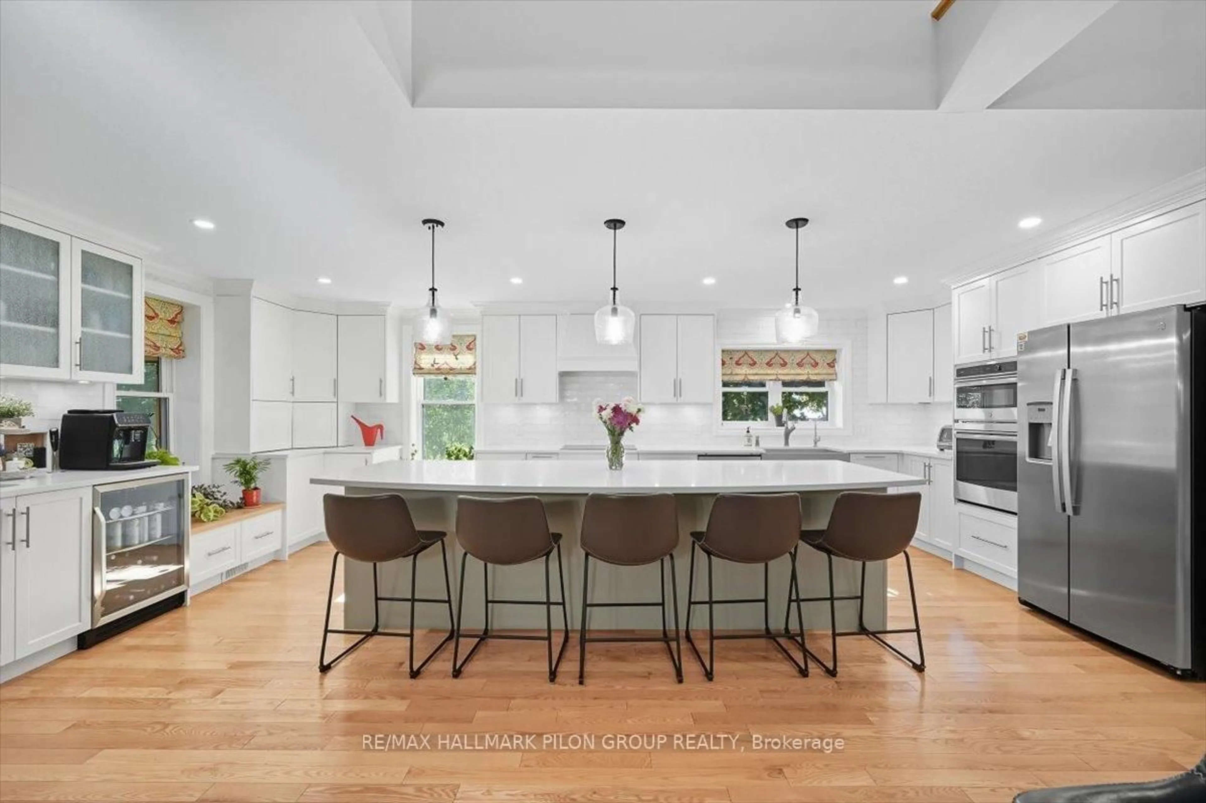 Open concept kitchen, ceramic/tile floor for 3172 8th Line Rd, Metcalfe Ontario K0A 2P0