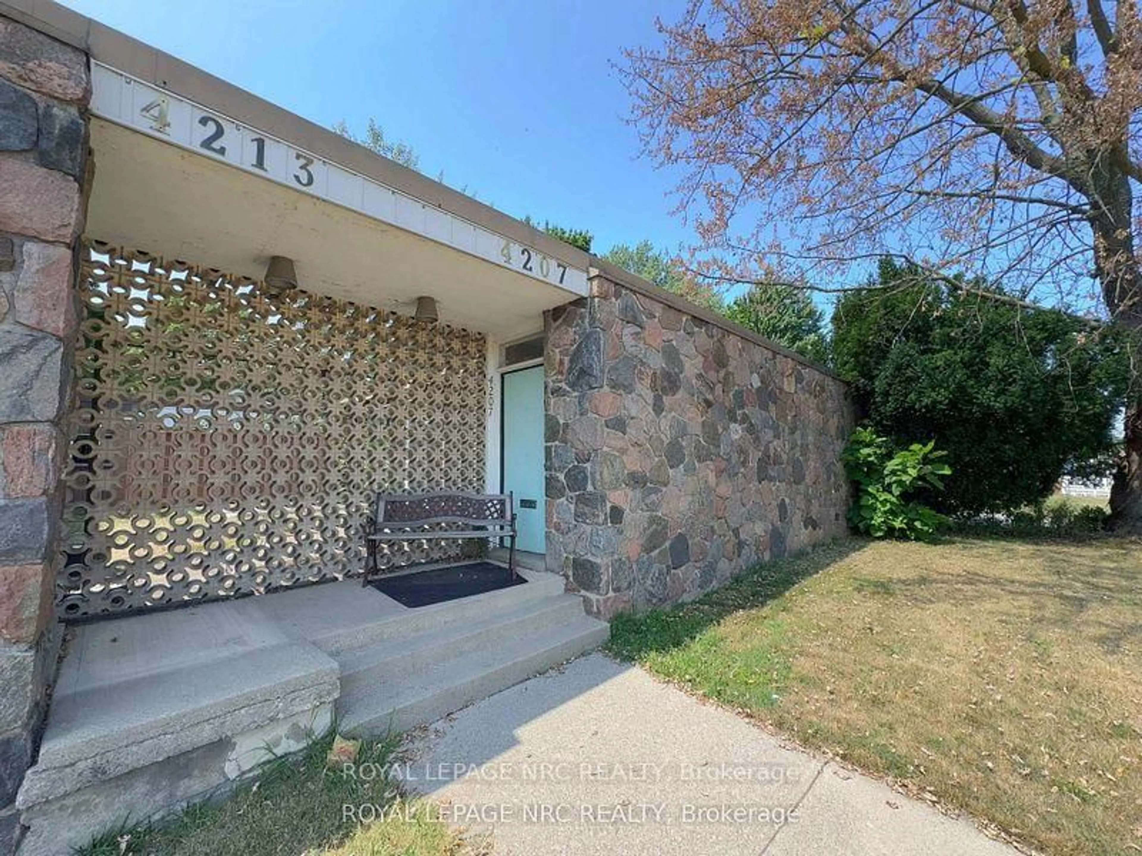 Unknown for 4213/4207 Drummond Rd Rd, Niagara Falls Ontario L2E 6C2