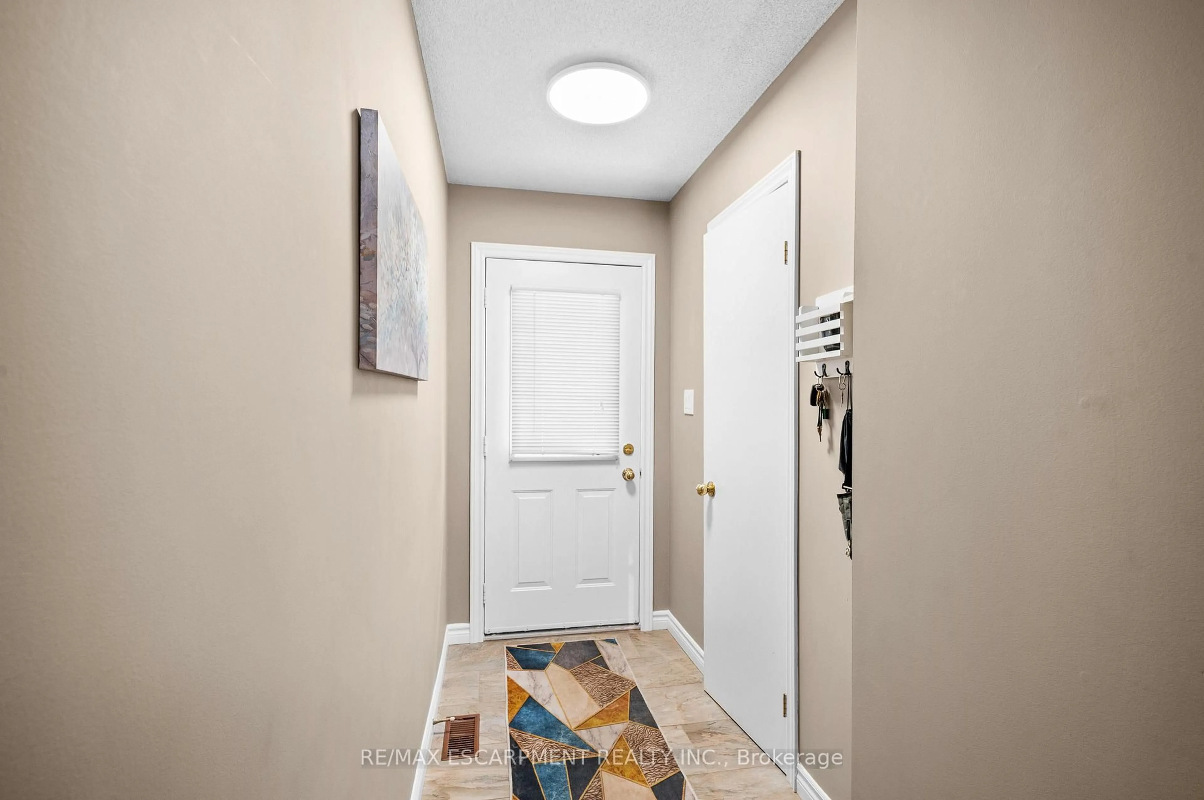 Indoor entryway for 610 Barton St #12, Hamilton Ontario L8E 5V2