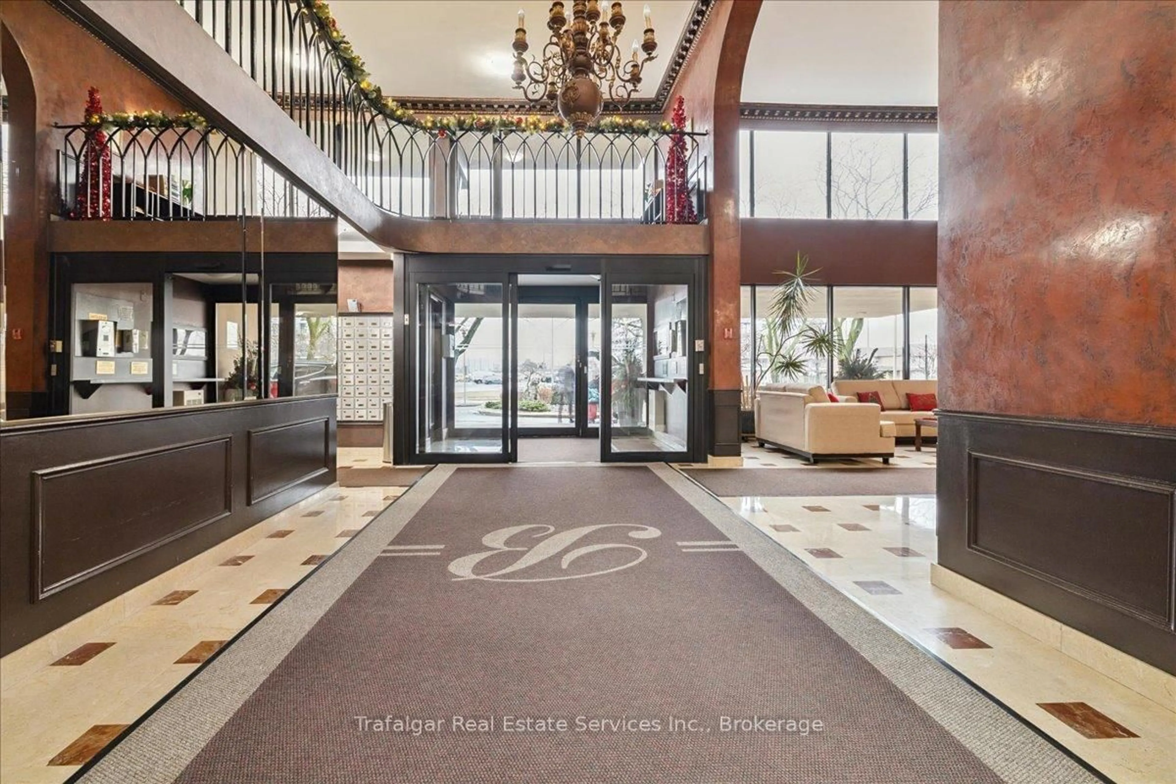 Indoor foyer for 301 Frances Ave #709, Hamilton Ontario L8E 3W6