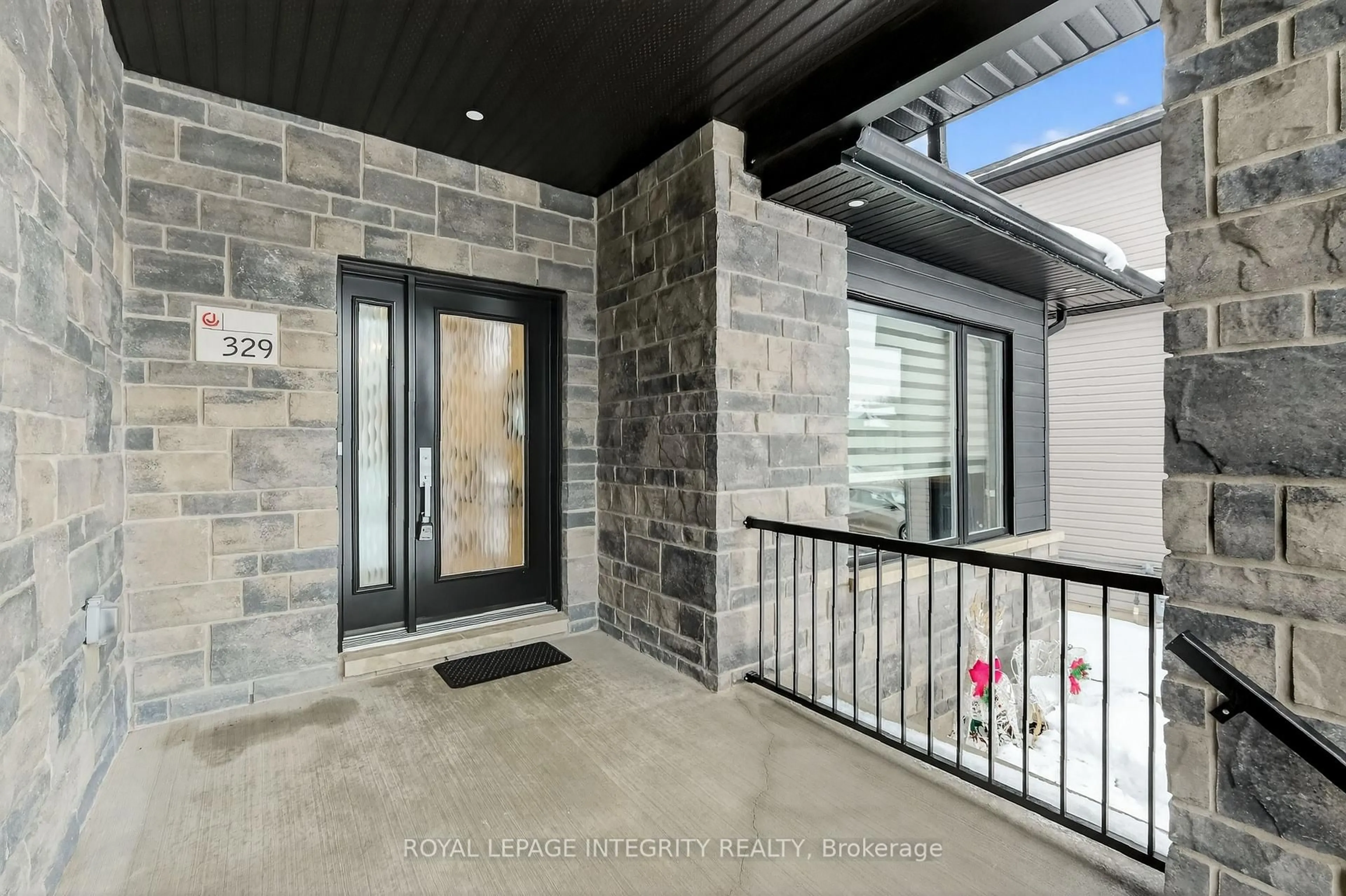 Indoor entryway for 329 Dore St, Casselman Ontario K0A 1M0