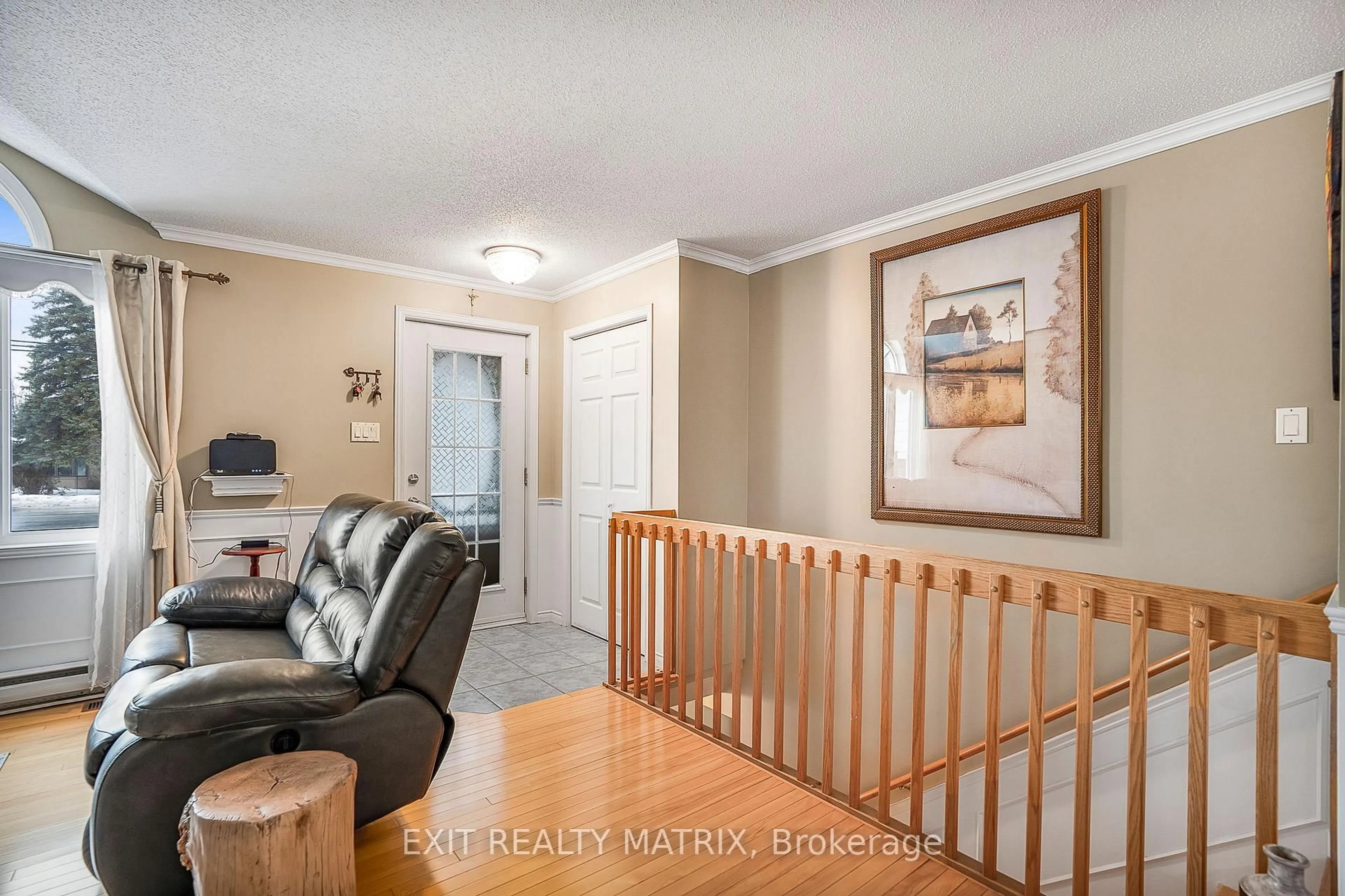Indoor entryway for 213 Longueuil St, Champlain Ontario K0B 1K0