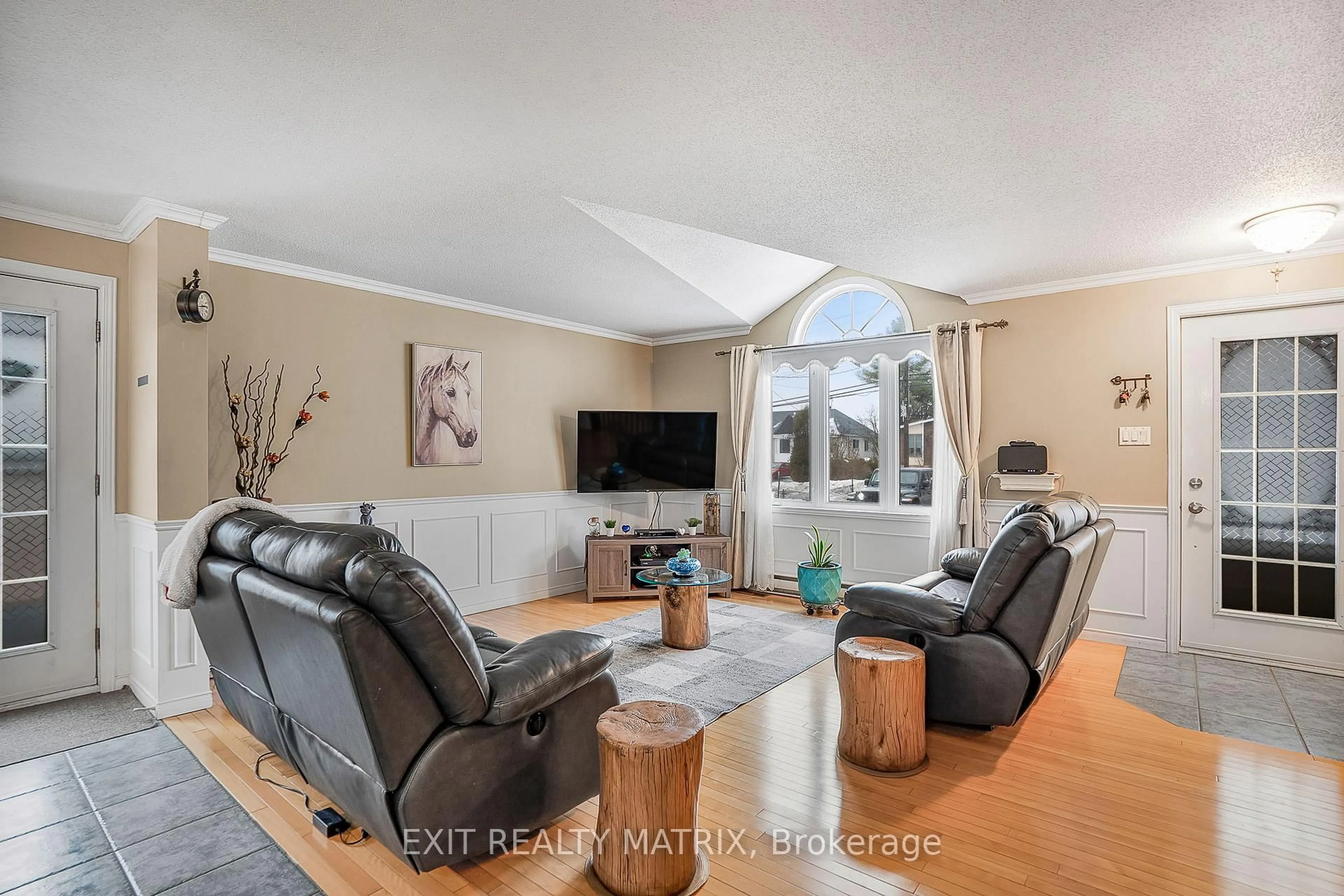 Living room with furniture, unknown for 213 Longueuil St, Champlain Ontario K0B 1K0