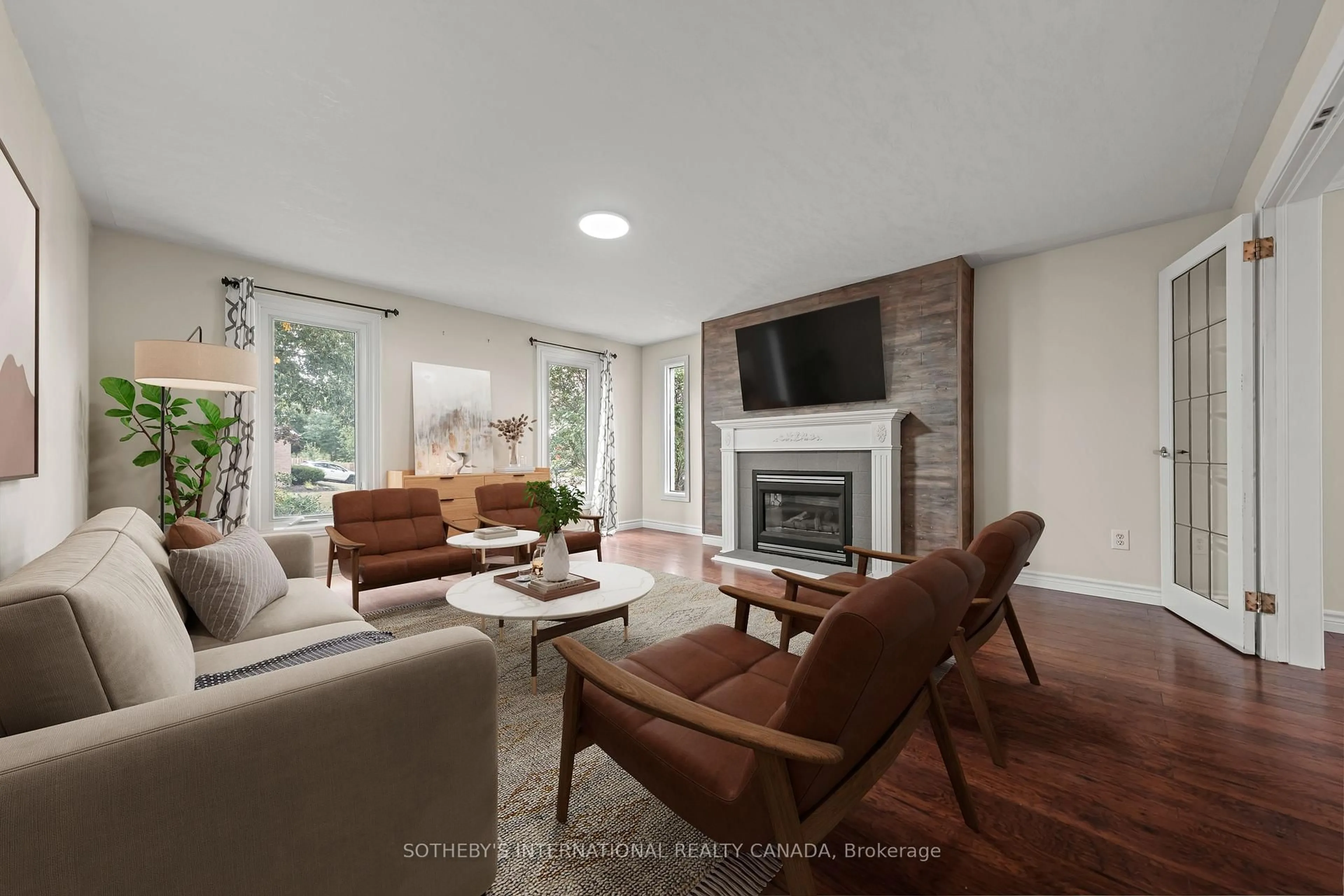 Living room with furniture, unknown for 154 Covington Cres, Cambridge Ontario N2N 2X4