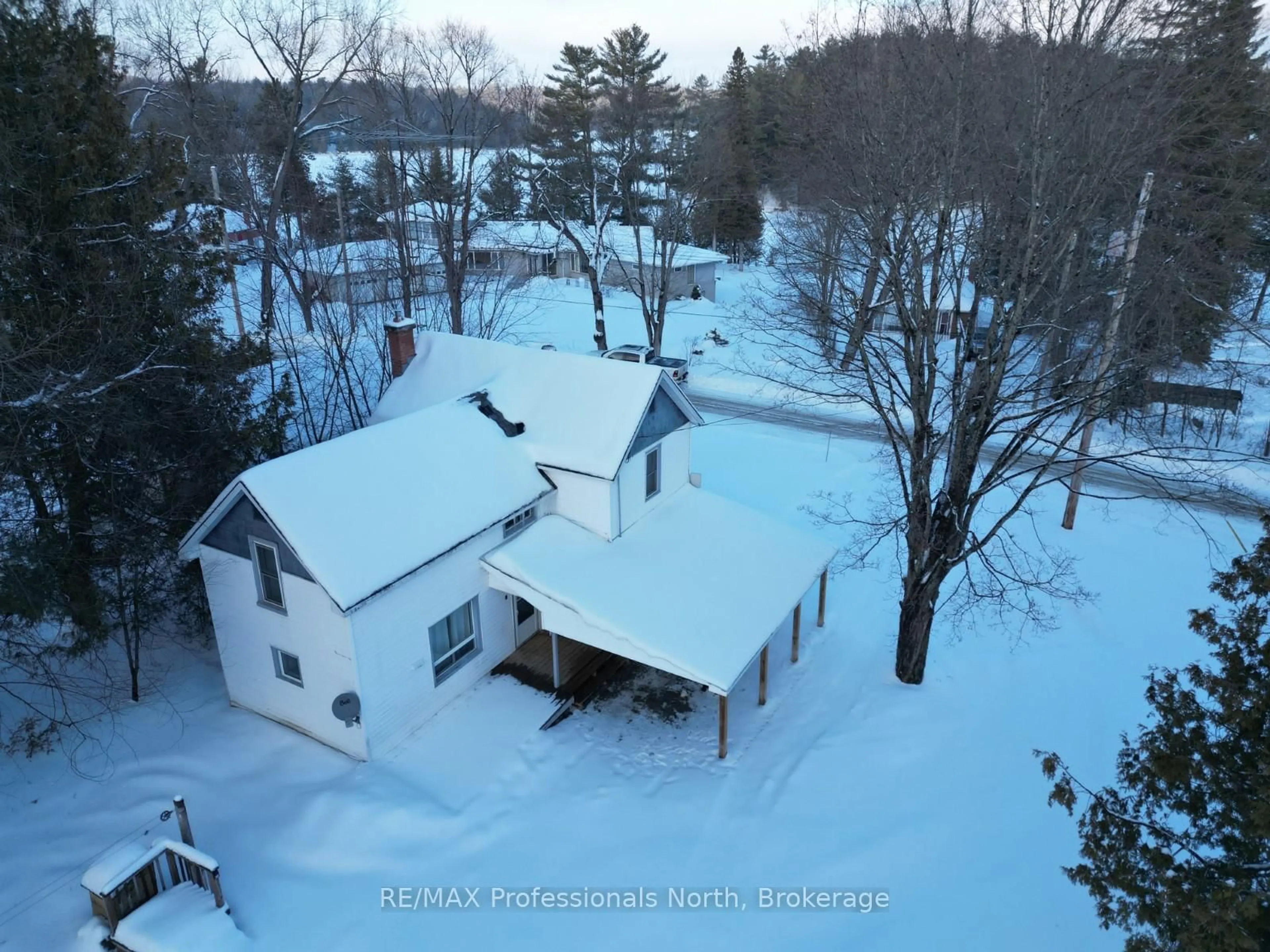A pic from outside/outdoor area/front of a property/back of a property/a pic from drone, unknown for 1092 Pioneer Rd, Highlands East Ontario K0M 1R0