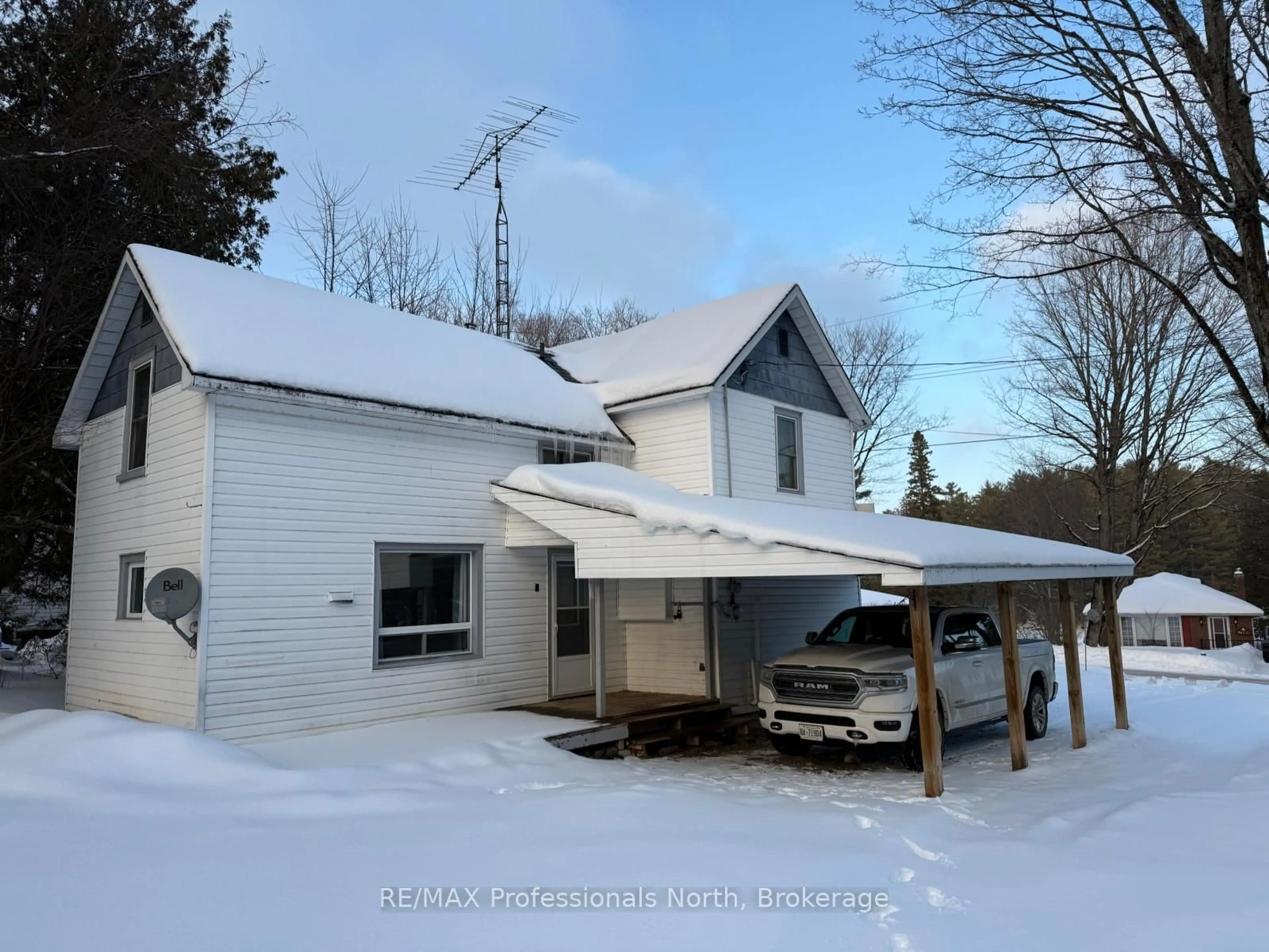 A pic from outside/outdoor area/front of a property/back of a property/a pic from drone, building for 1092 Pioneer Rd, Highlands East Ontario K0M 1R0