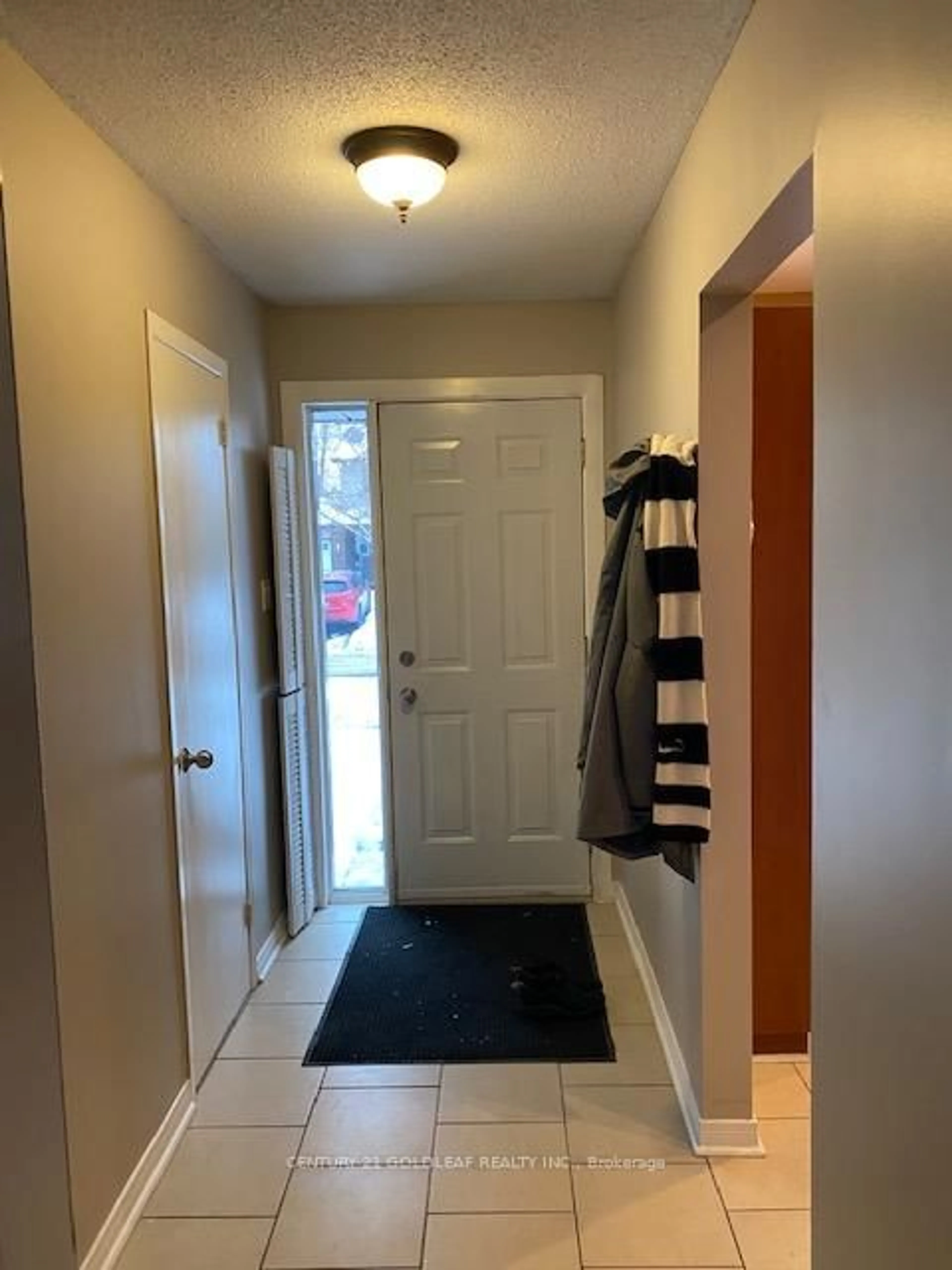 Indoor entryway for 1342 Cedarcroft Cres #11, Ottawa Ontario K1B 5C8