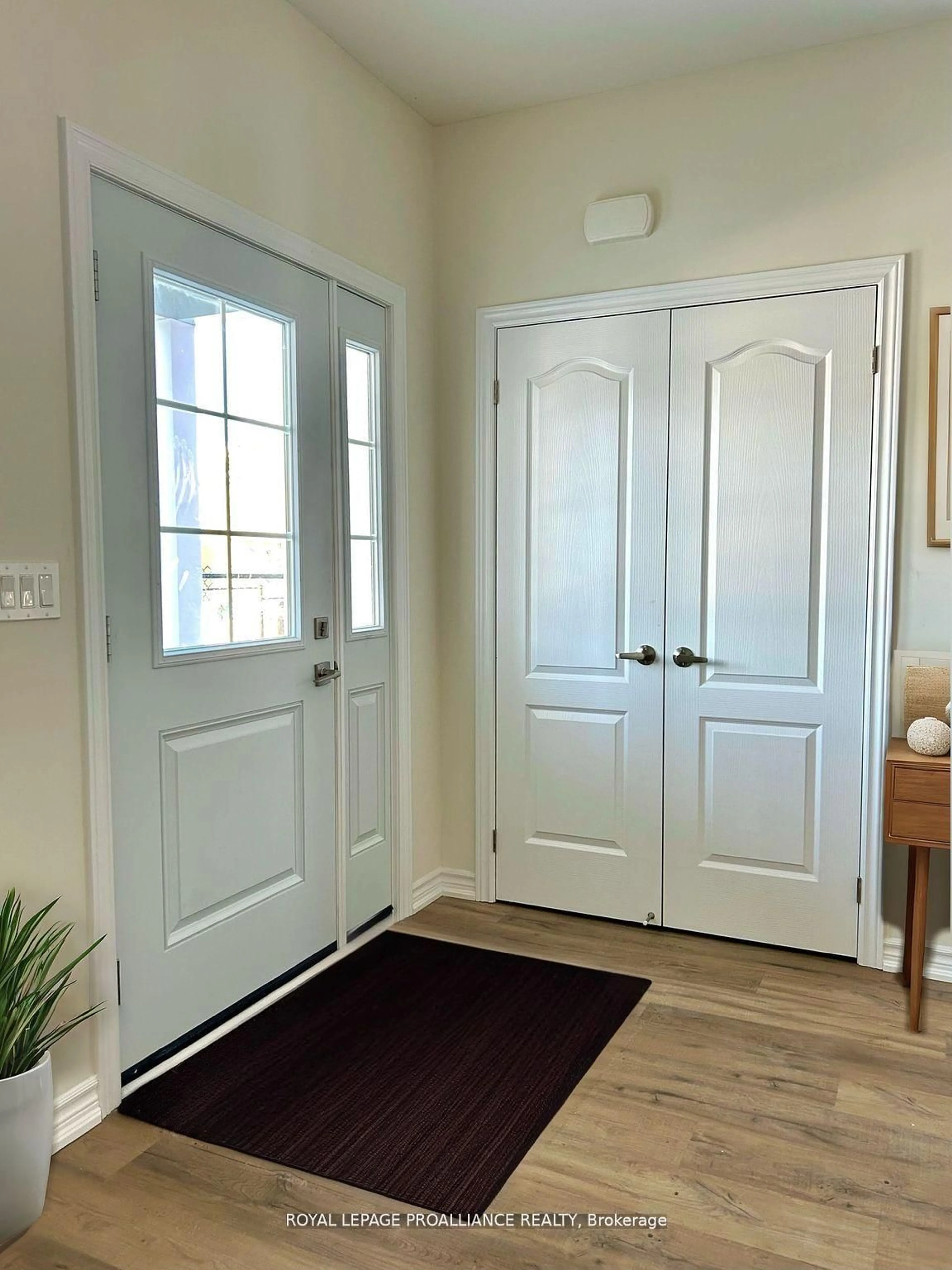 Indoor entryway for 473 Joseph Gale St, Cobourg Ontario K9A 3N3