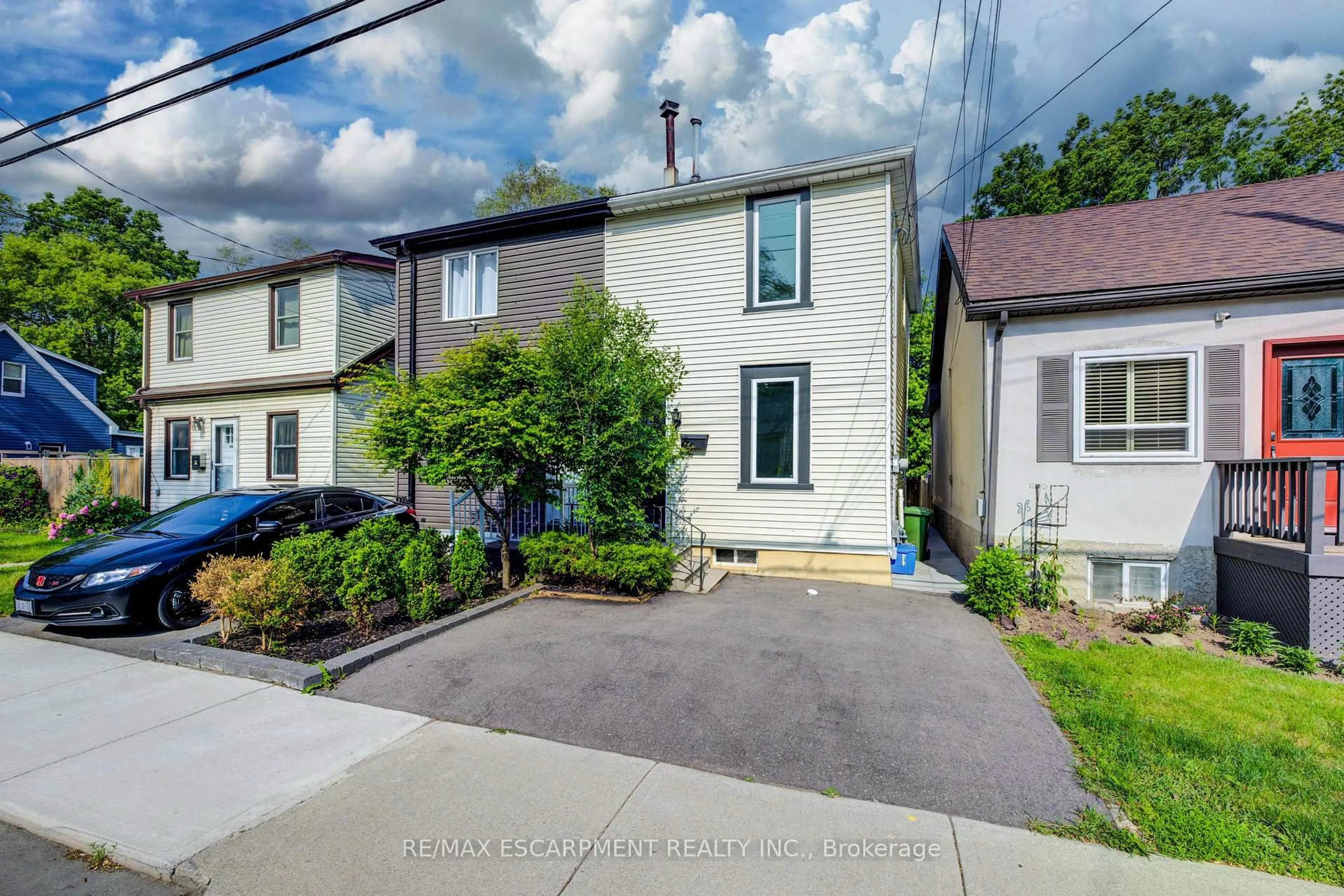 A pic from outside/outdoor area/front of a property/back of a property/a pic from drone, street for 57 1/2 Breadalbane St, Hamilton Ontario L8R 3G2