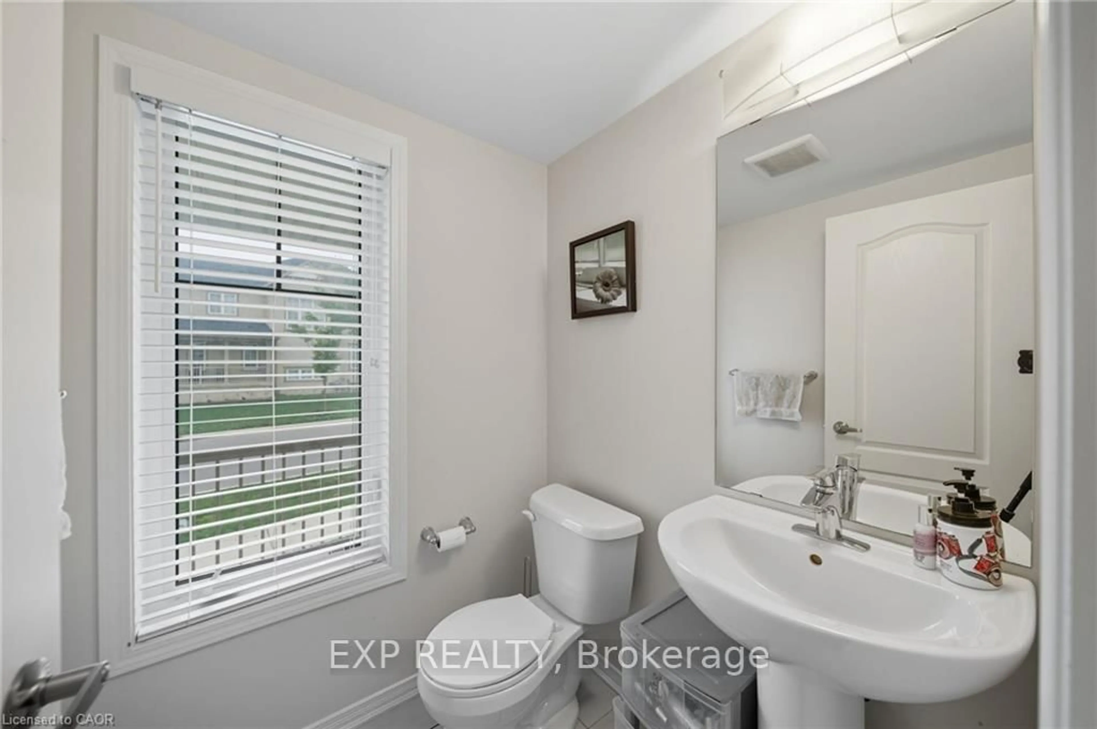 Standard bathroom, ceramic/tile floor for 176 Maclachlan Ave, Haldimand Ontario N3W 0E1