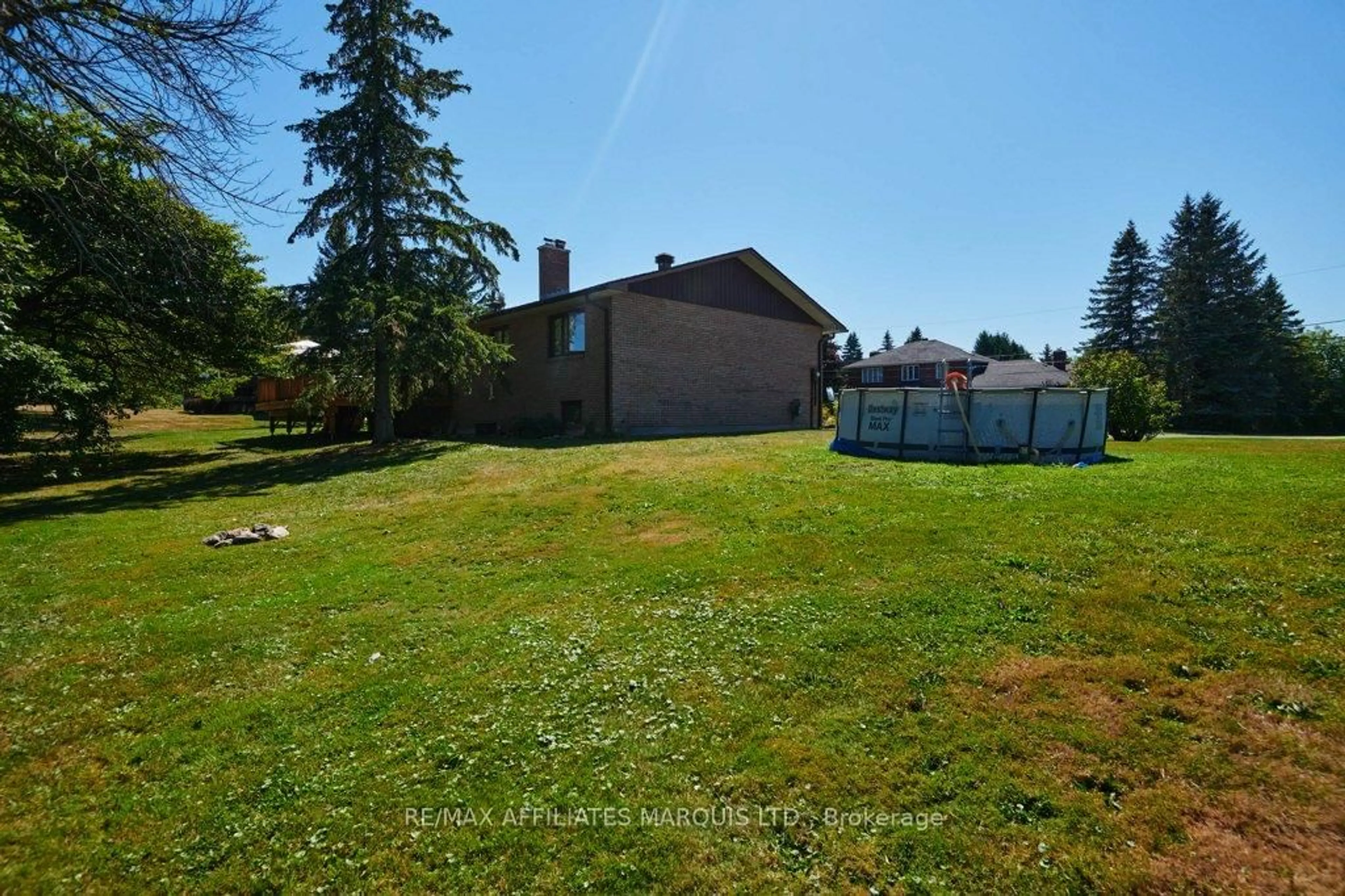 A pic from outside/outdoor area/front of a property/back of a property/a pic from drone, unknown for 6711 Gilmore Hill Rd, South Glengarry Ontario K6H 7J3