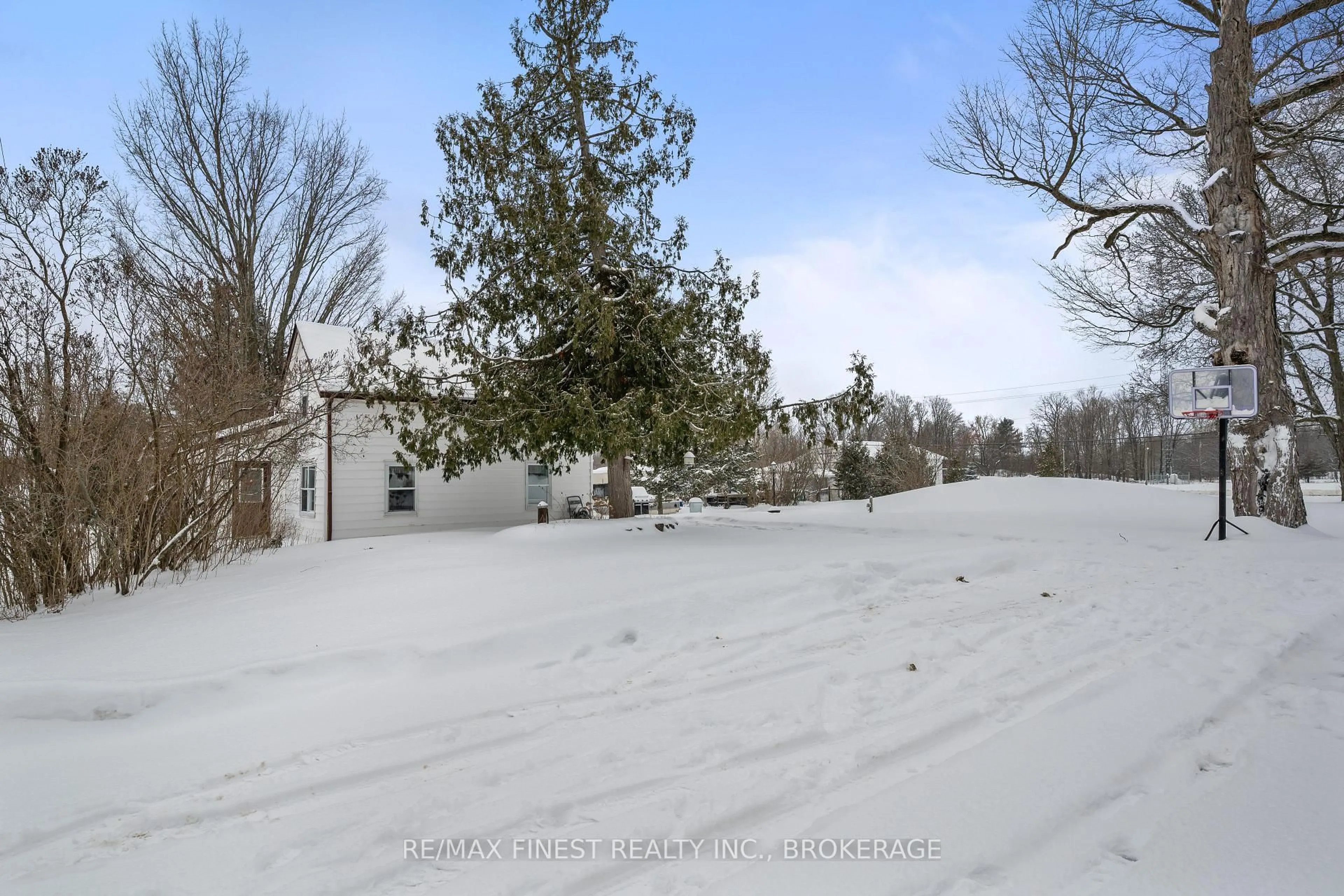 A pic from outside/outdoor area/front of a property/back of a property/a pic from drone, unknown for 5593 Perth Road Cres, Perth Road Ontario K0H 2L0