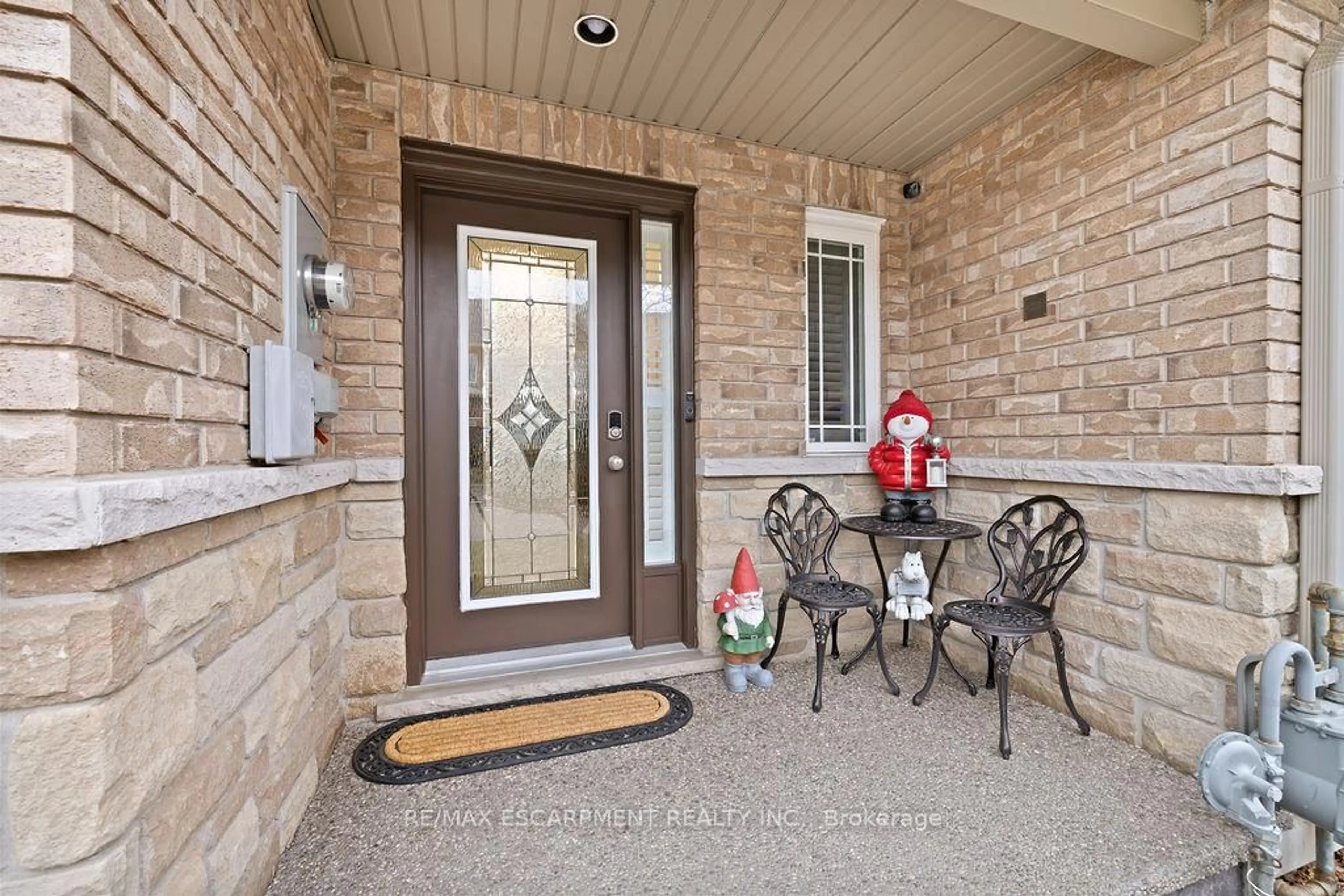 Indoor entryway for 84 Periwinkle Dr, Hamilton Ontario L0R 1P0