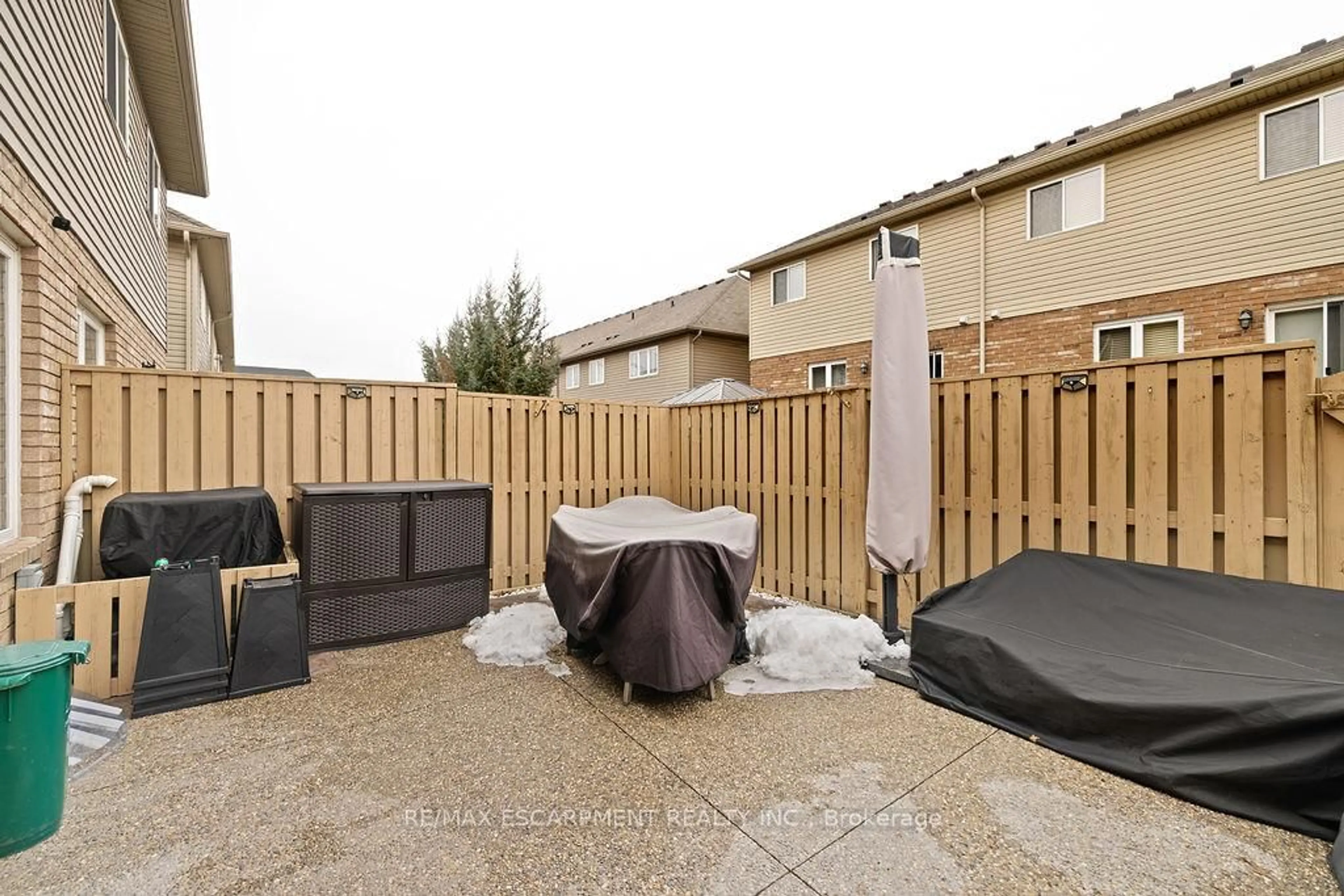 Patio, street for 84 Periwinkle Dr, Hamilton Ontario L0R 1P0