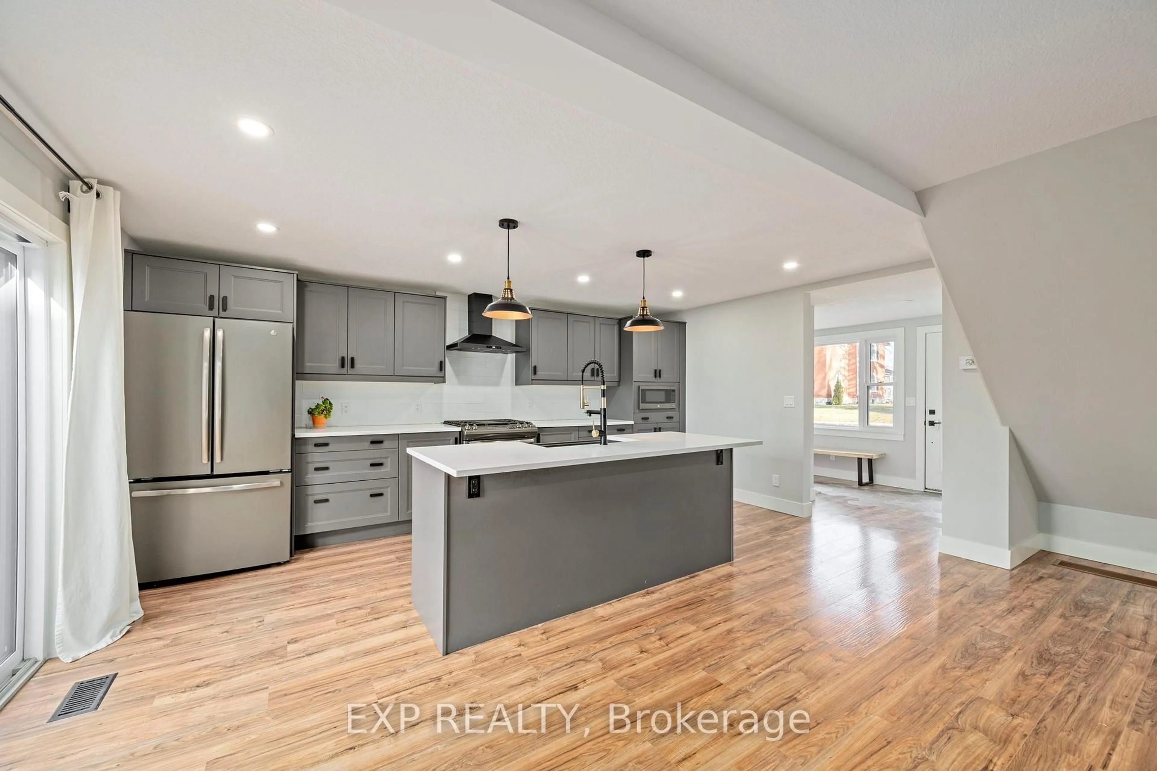 Open concept kitchen, unknown for 164 Nancy St, Dutton/Dunwich Ontario N0L 1J0