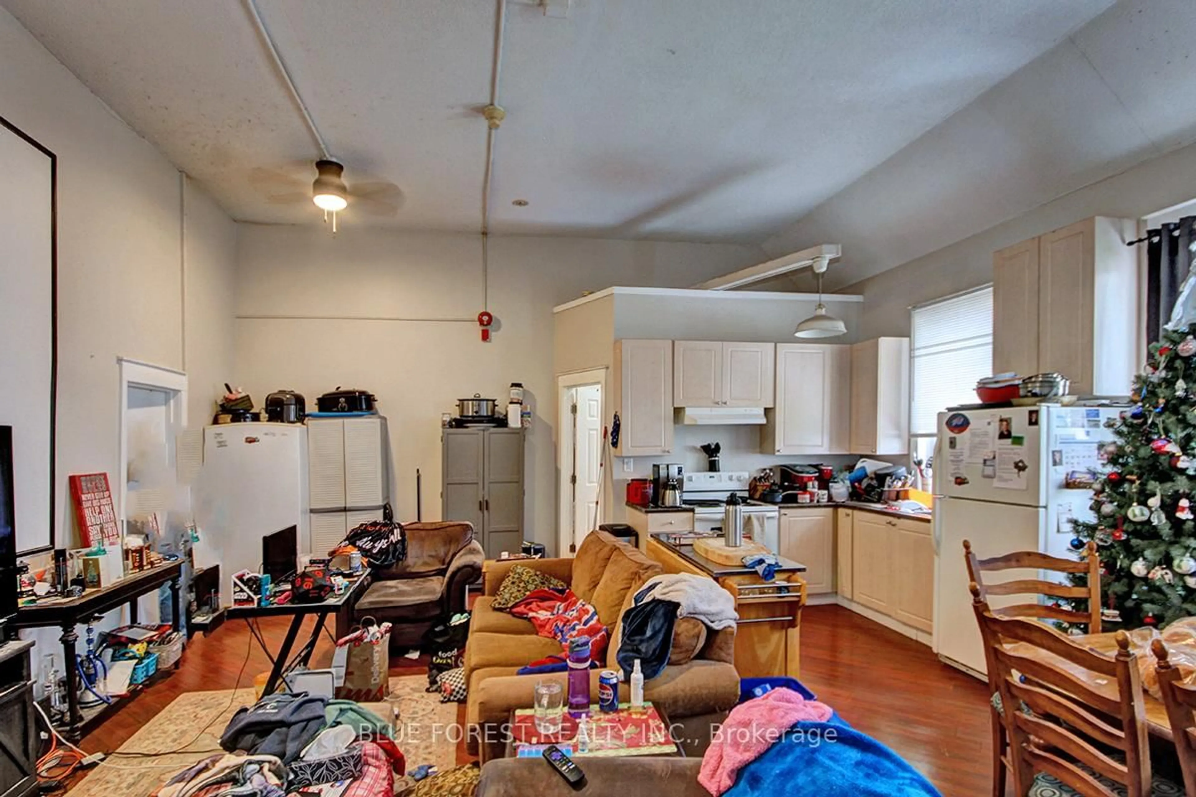 A pic of a room for 47 Forest Ave, St. Thomas Ontario N5R 2J1