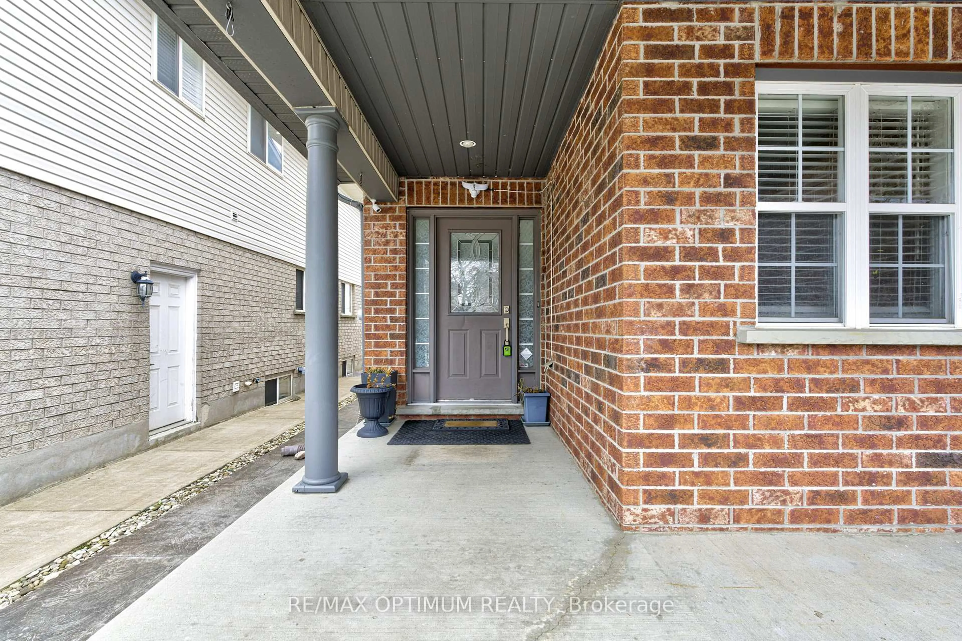 Unknown for 63 Green Bank Dr, Cambridge Ontario N1T 2B4