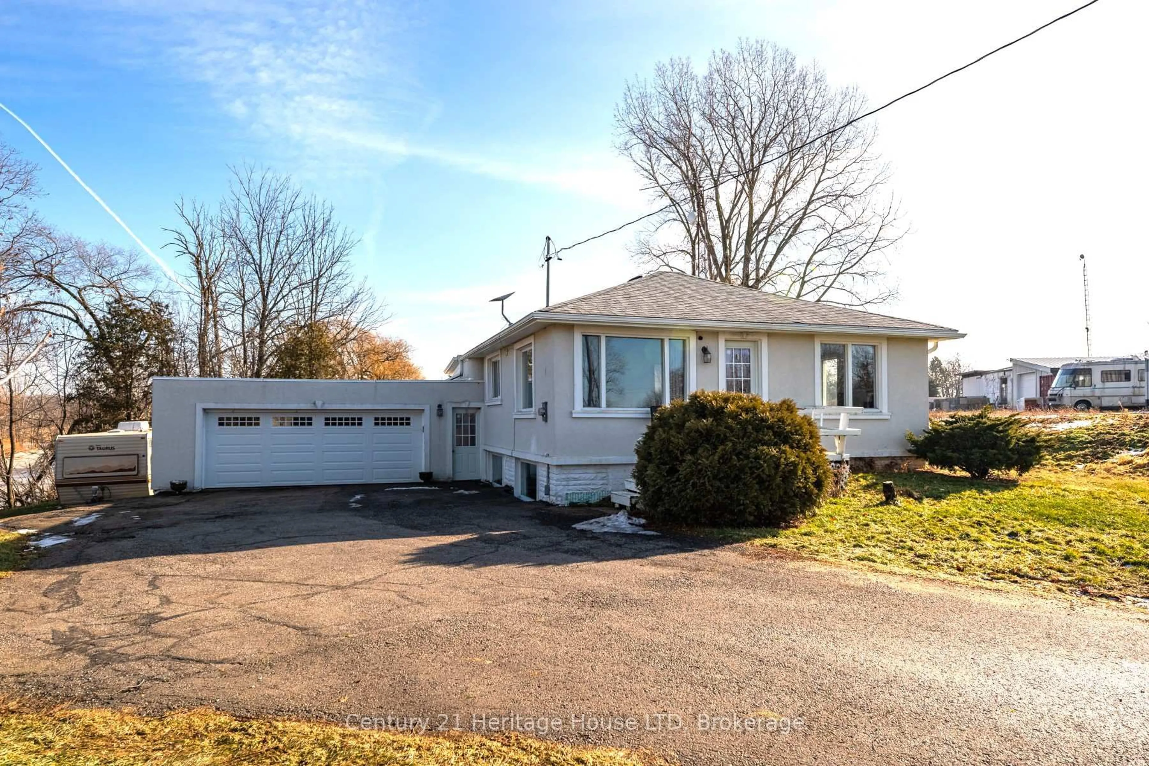 A pic from outside/outdoor area/front of a property/back of a property/a pic from drone, street for 72002 Regional Rd, Wainfleet Ontario L3B 5N6