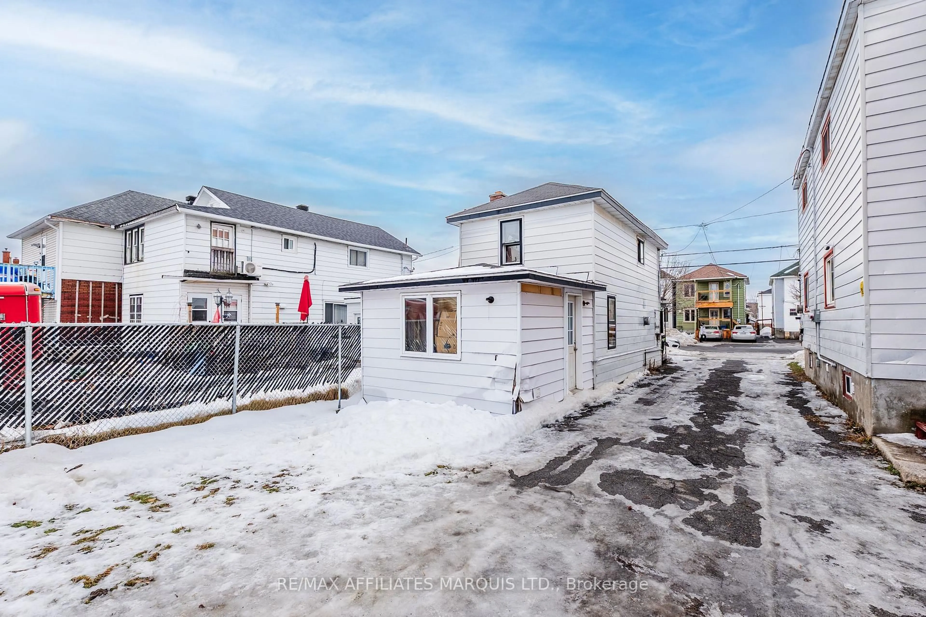 A pic from outside/outdoor area/front of a property/back of a property/a pic from drone, street for 221 Carleton St, Cornwall Ontario K6H 4X5