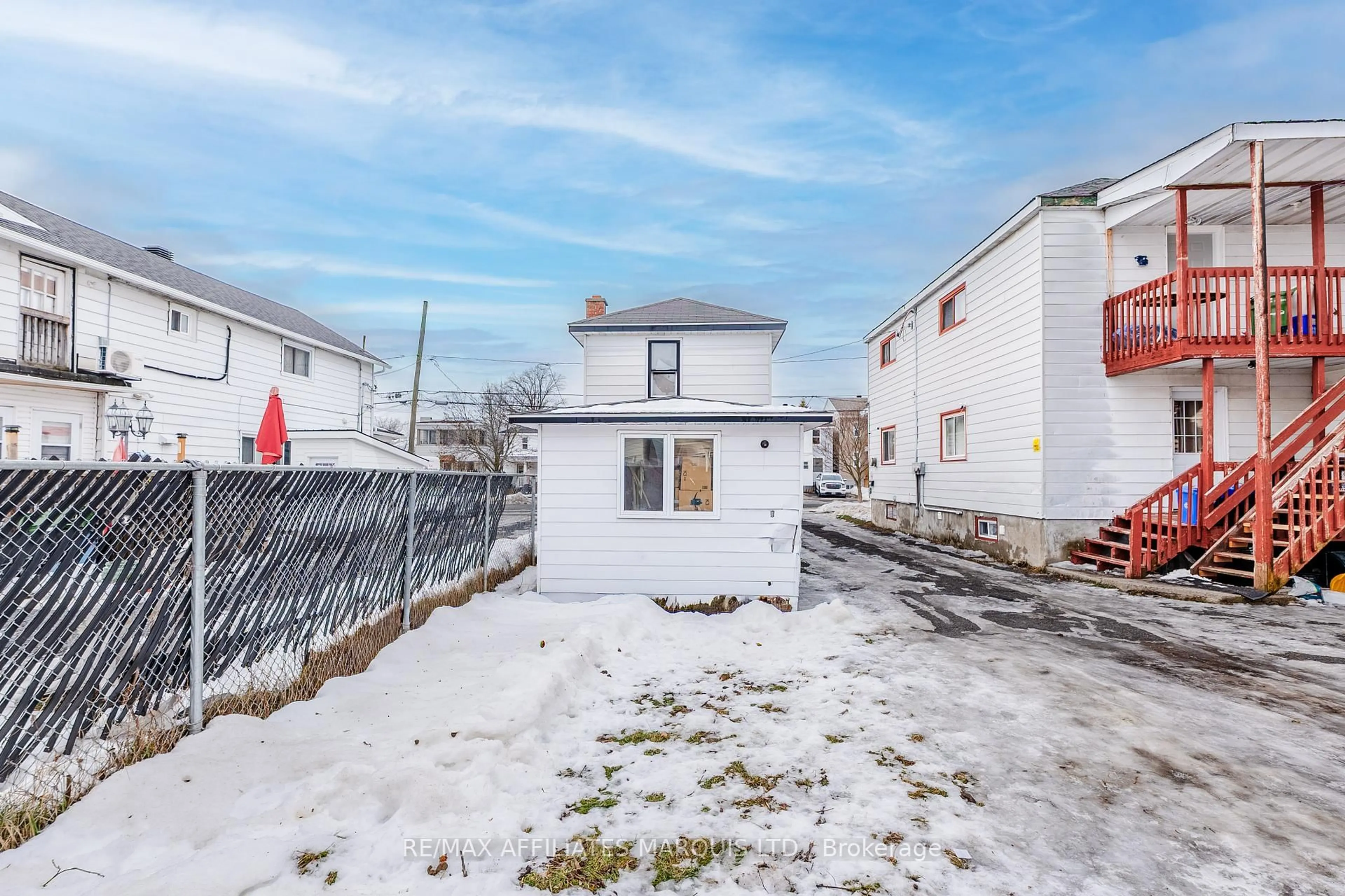 A pic from outside/outdoor area/front of a property/back of a property/a pic from drone, street for 221 Carleton St, Cornwall Ontario K6H 4X5