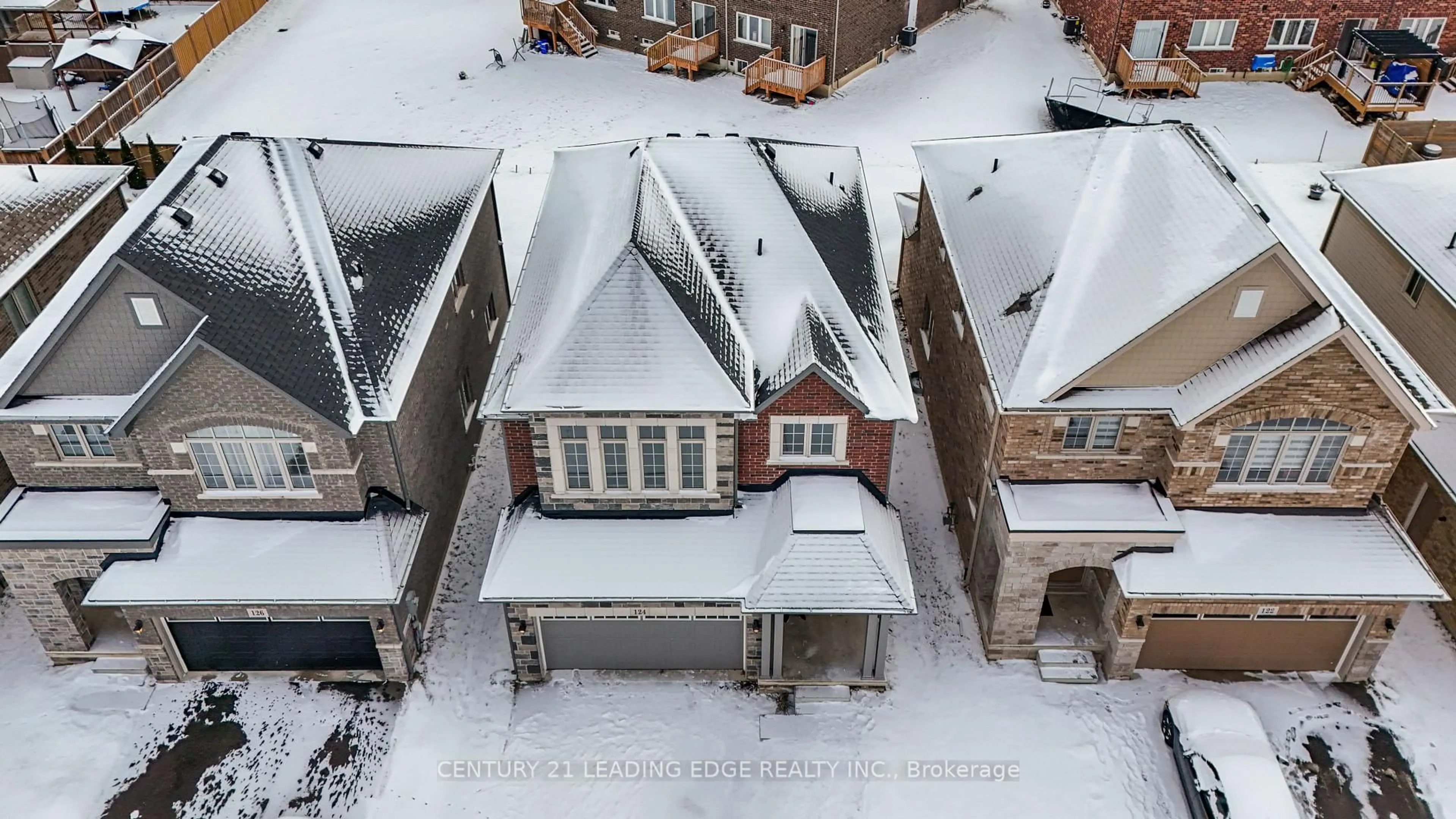 A pic from outside/outdoor area/front of a property/back of a property/a pic from drone, street for 124 Sunset Way, Thorold Ontario L0S 1A0