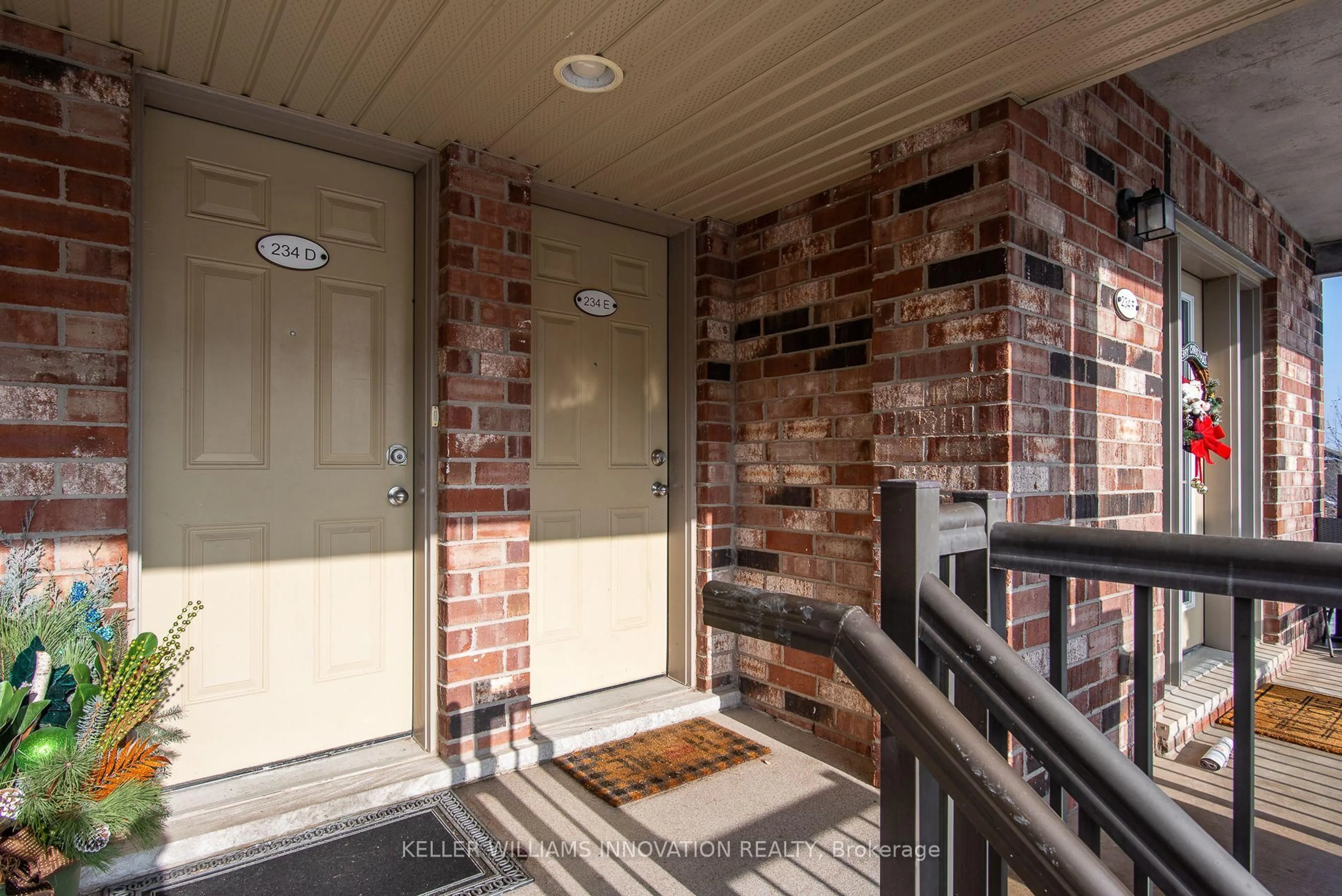 Indoor entryway for 234 Rachel Cres #E, Kitchener Ontario N2R 0E1