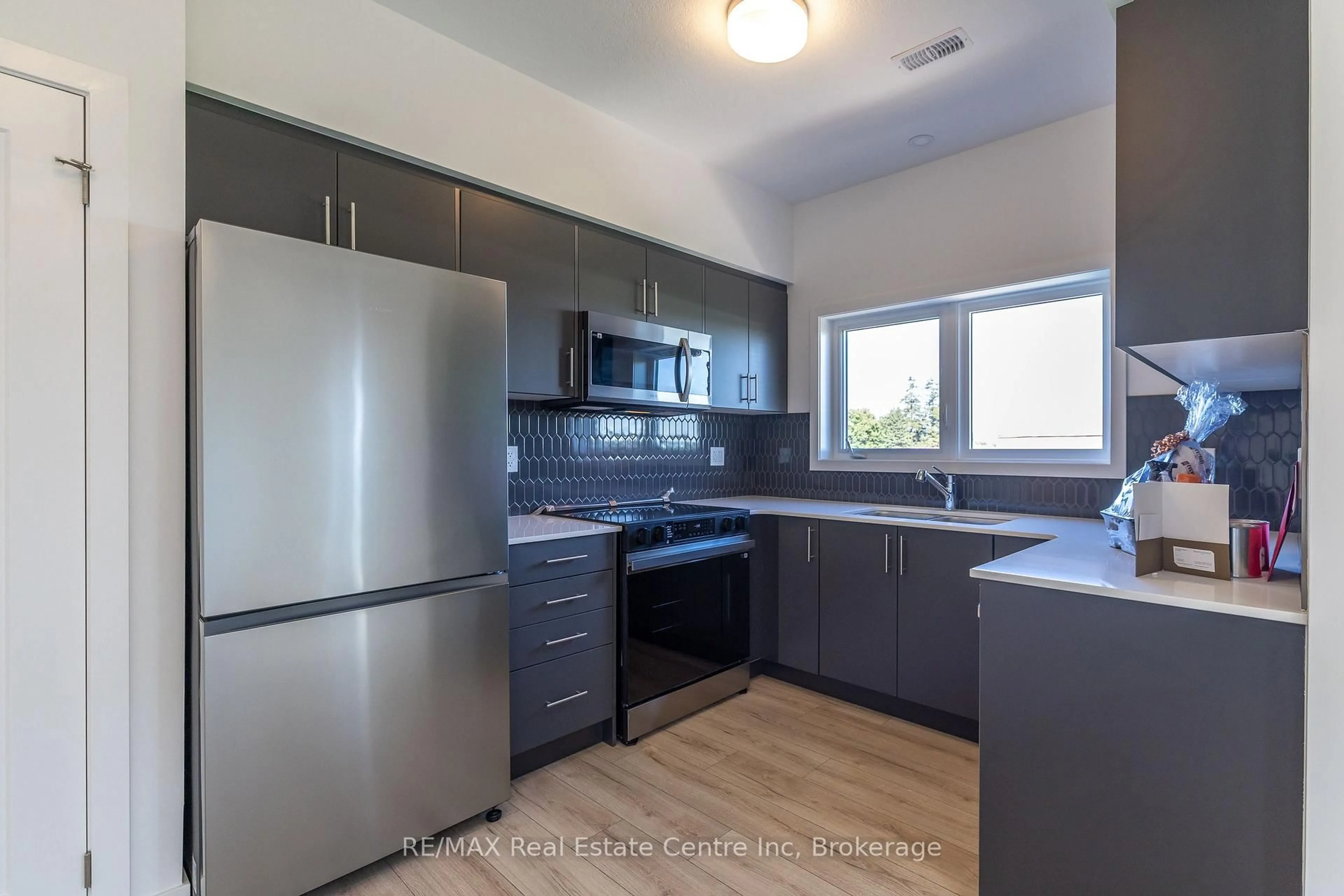 Standard kitchen, unknown for 940 St.David St #60, Centre Wellington Ontario N1M 2W3