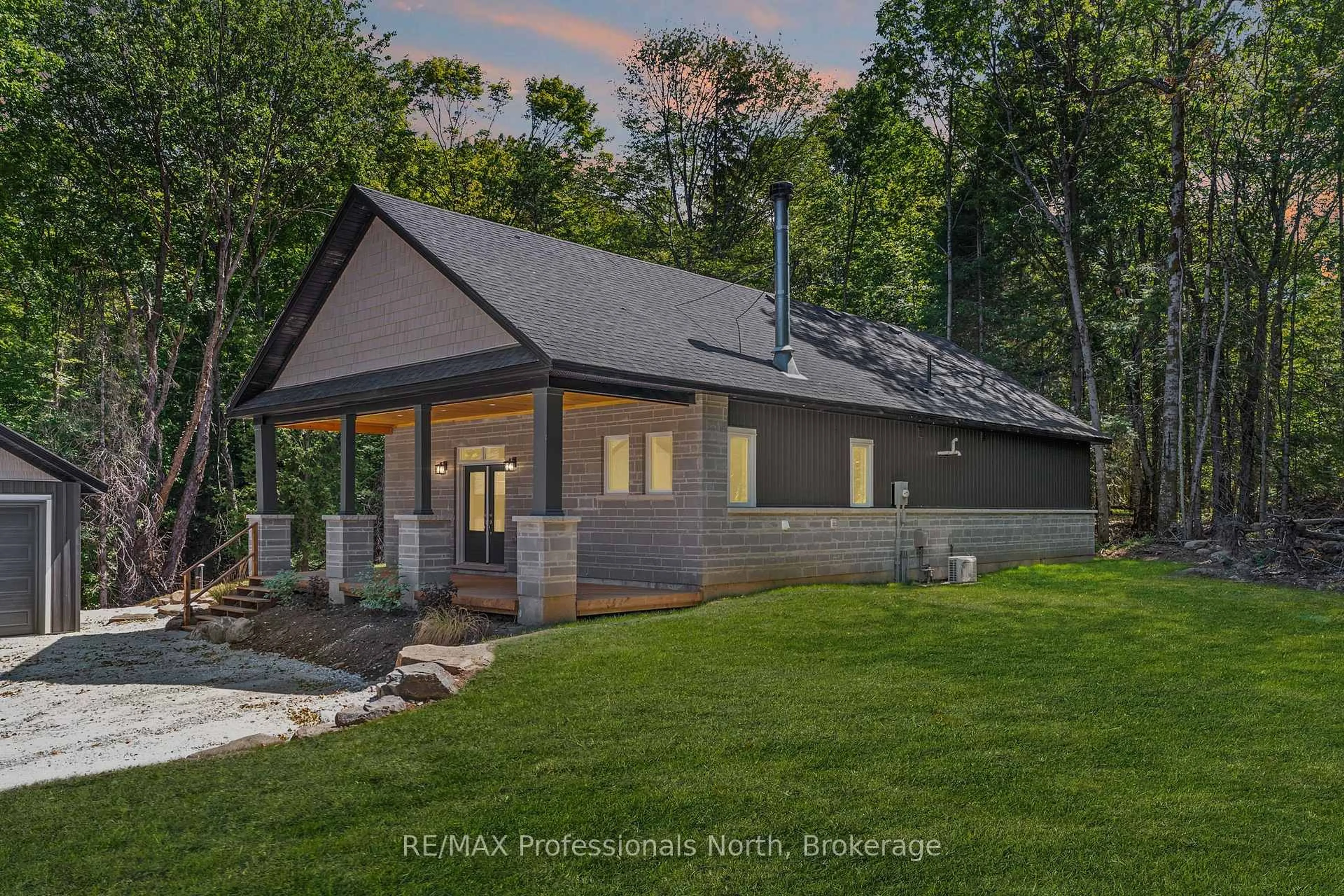 Home with vinyl exterior material, unknown for 1076 Angel Rd, Dysart et al Ontario K0M 1M0