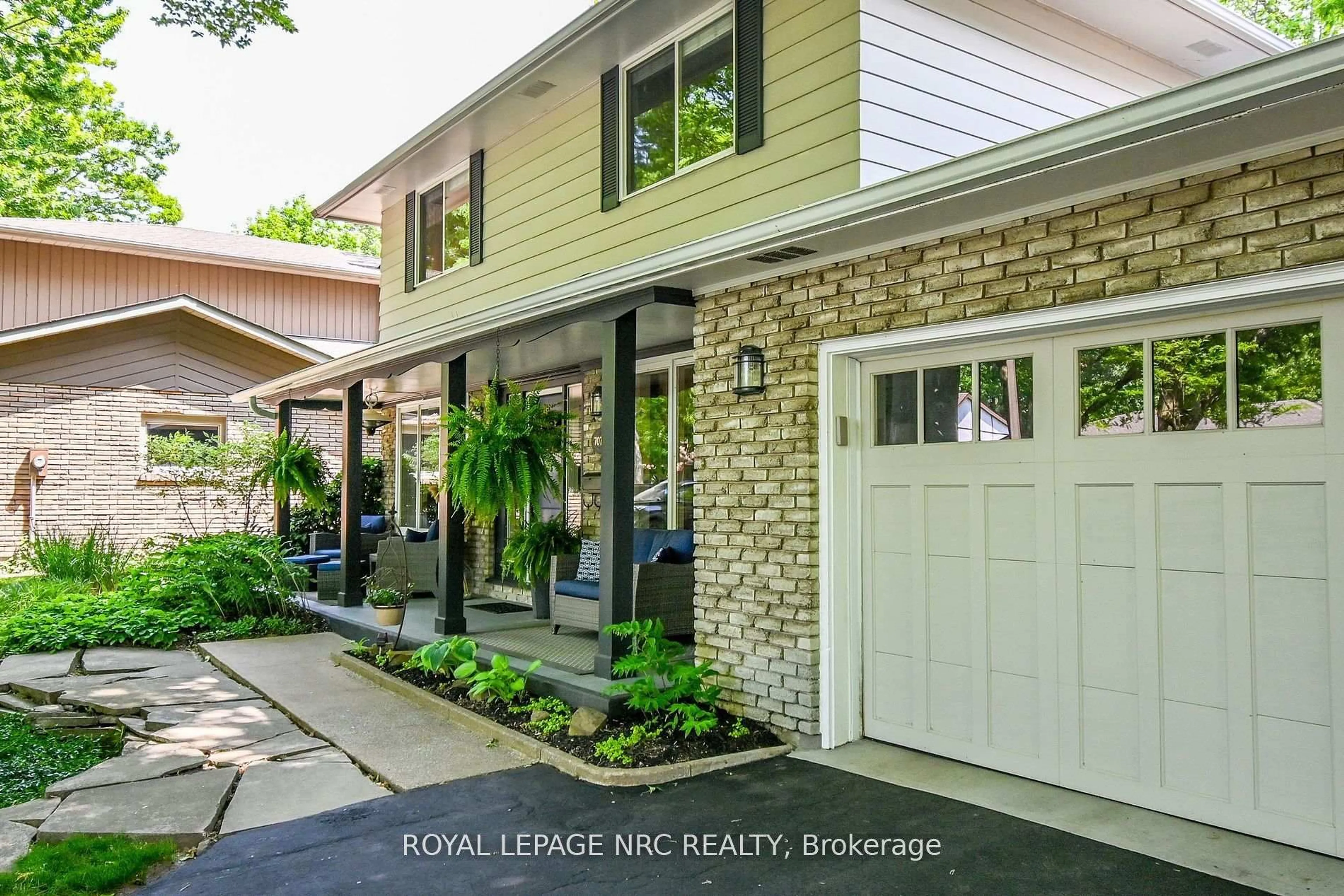 Unknown for 7077 Ridgewood Cres, Niagara Falls Ontario L2J 2C2