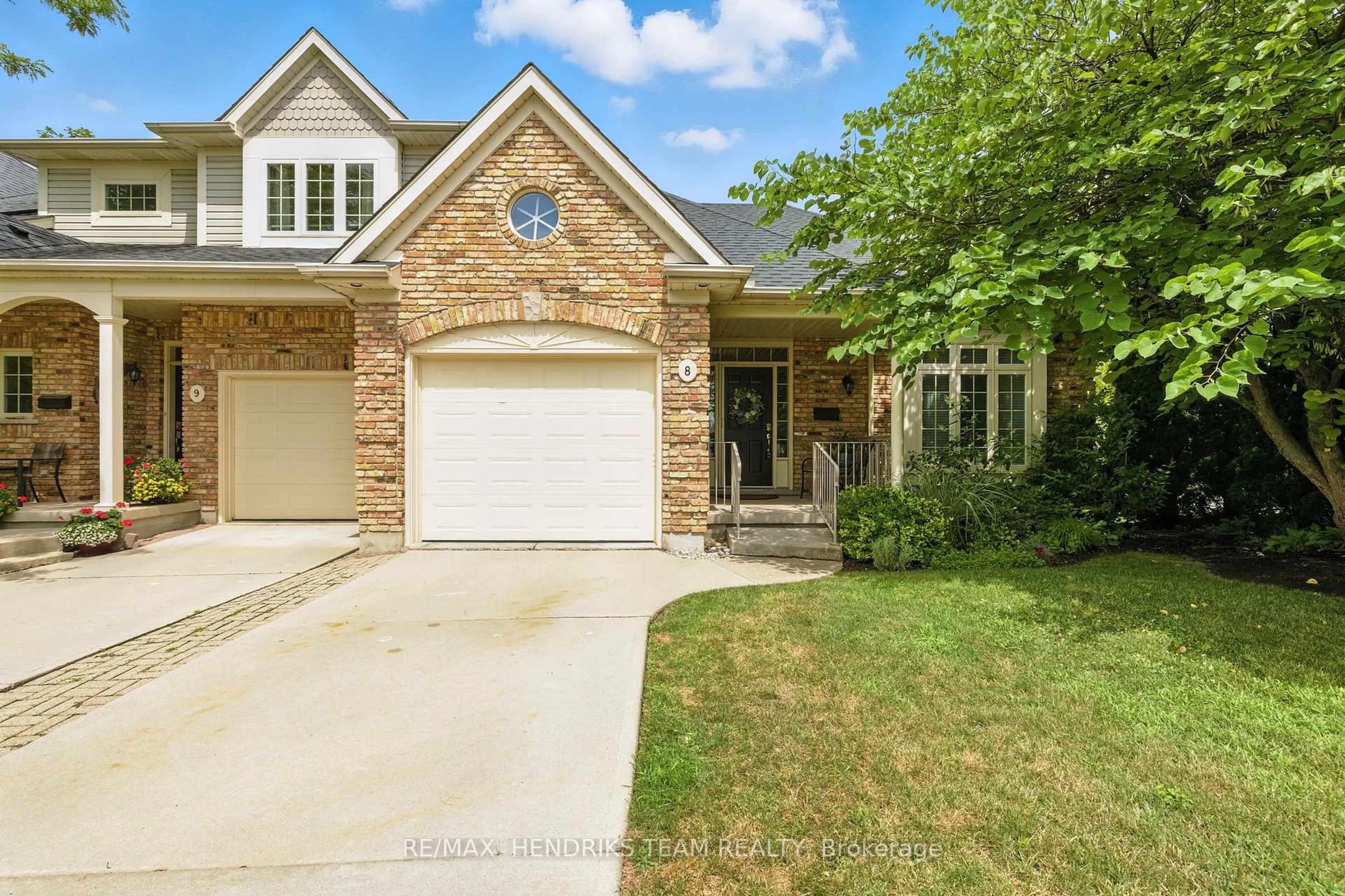 Home with brick exterior material, street for 174 Martindale Rd #8, St. Catharines Ontario L2S 3Z9