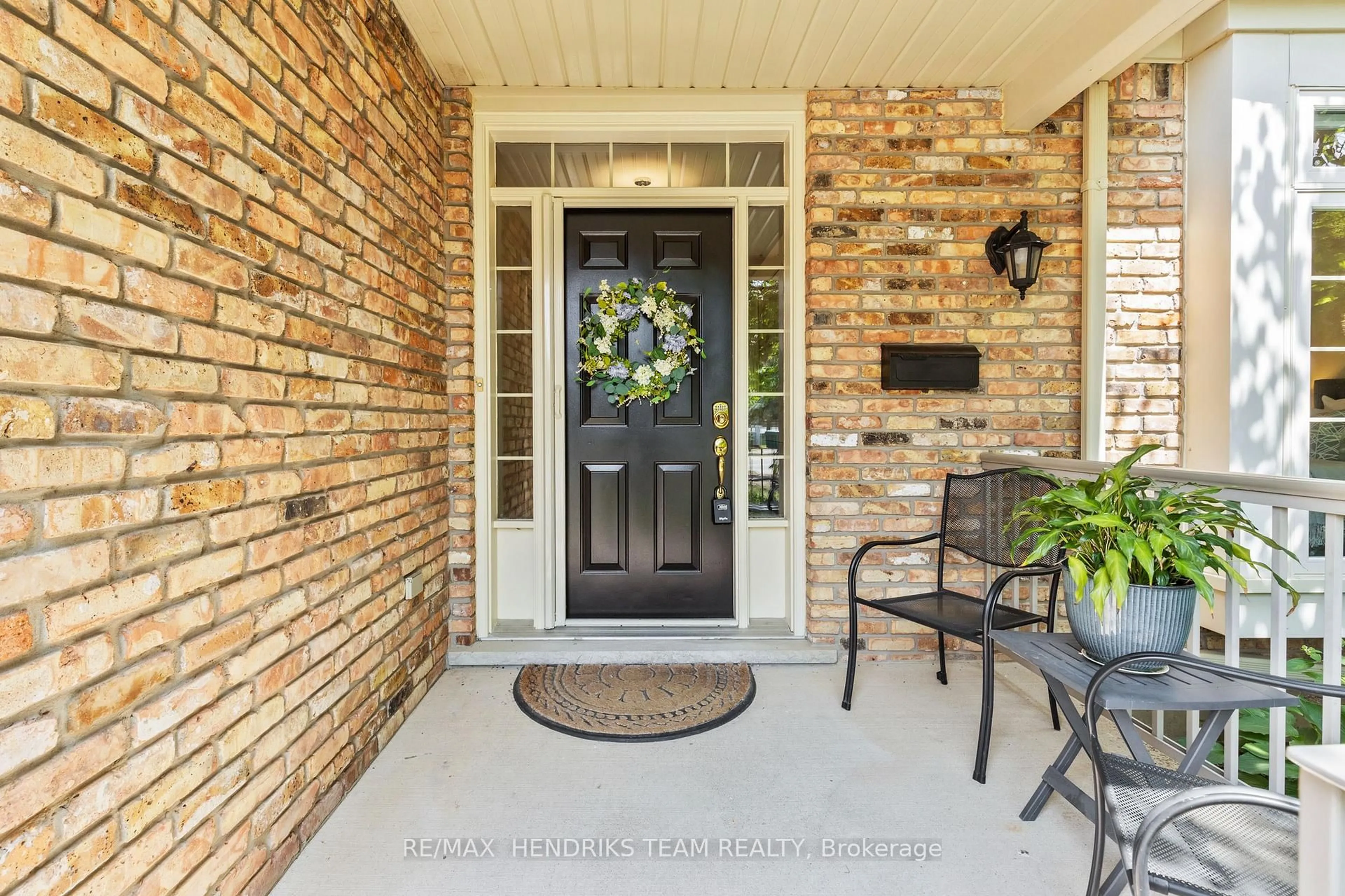 Indoor entryway for 174 Martindale Rd #8, St. Catharines Ontario L2S 3Z9
