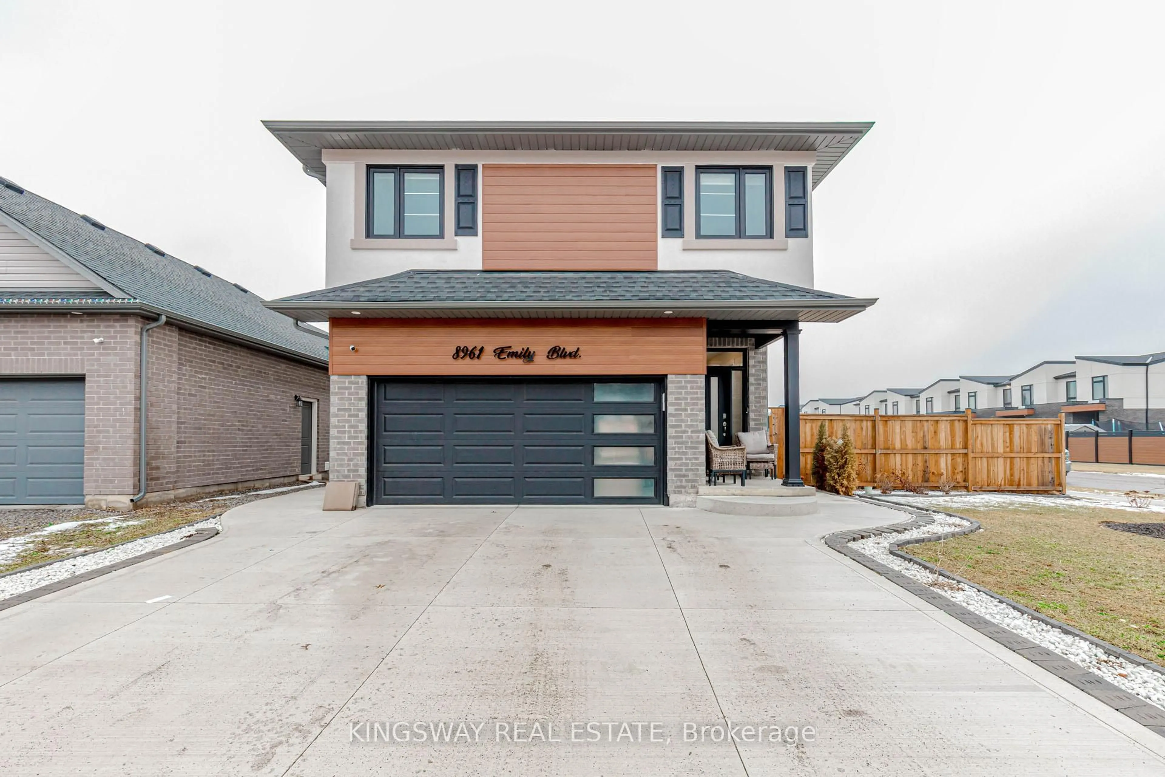 Home with brick exterior material, street for 8961 Emily Blvd, Niagara Falls Ontario L2H 3T1